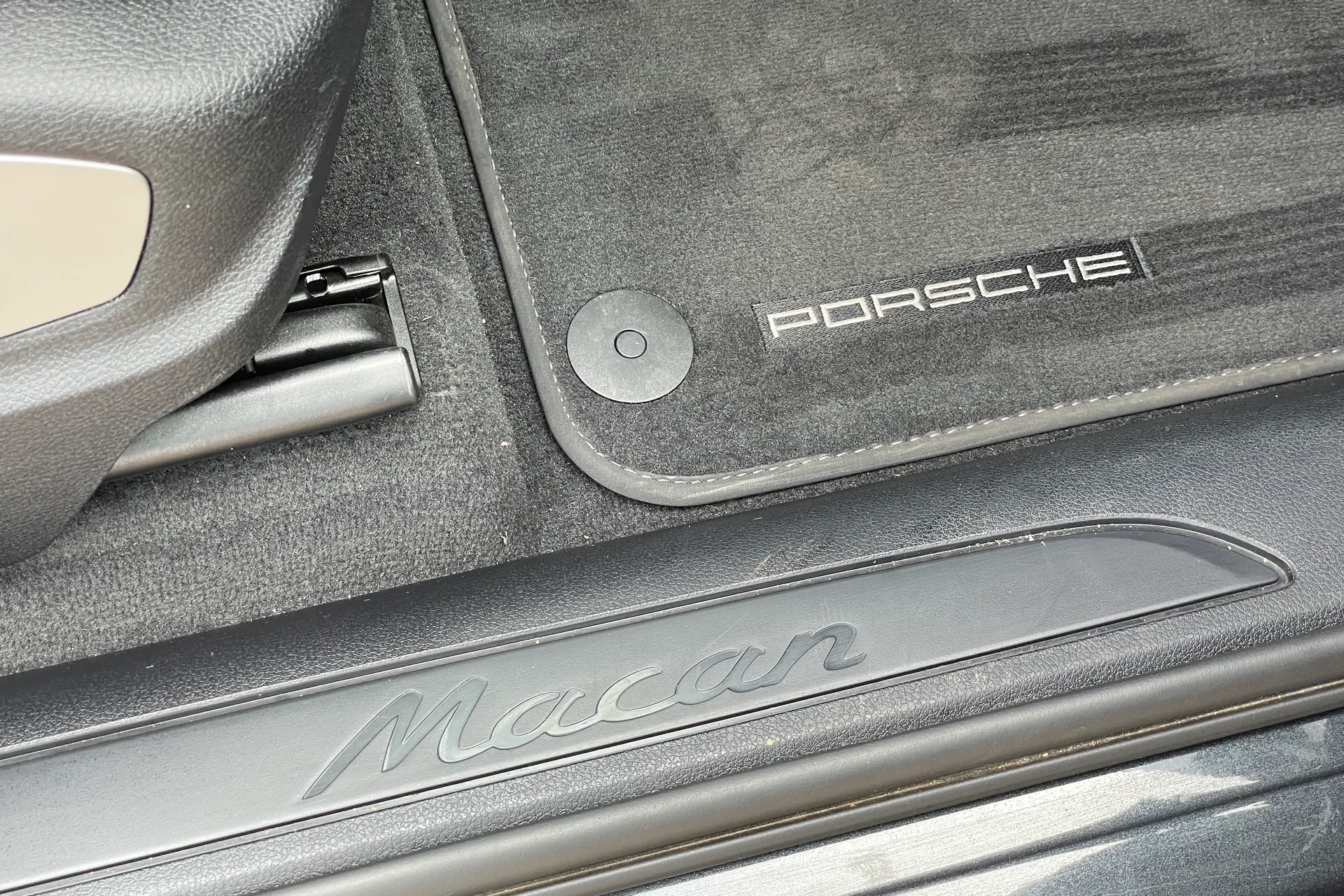 Porsche MACAN thumbnail image number 26