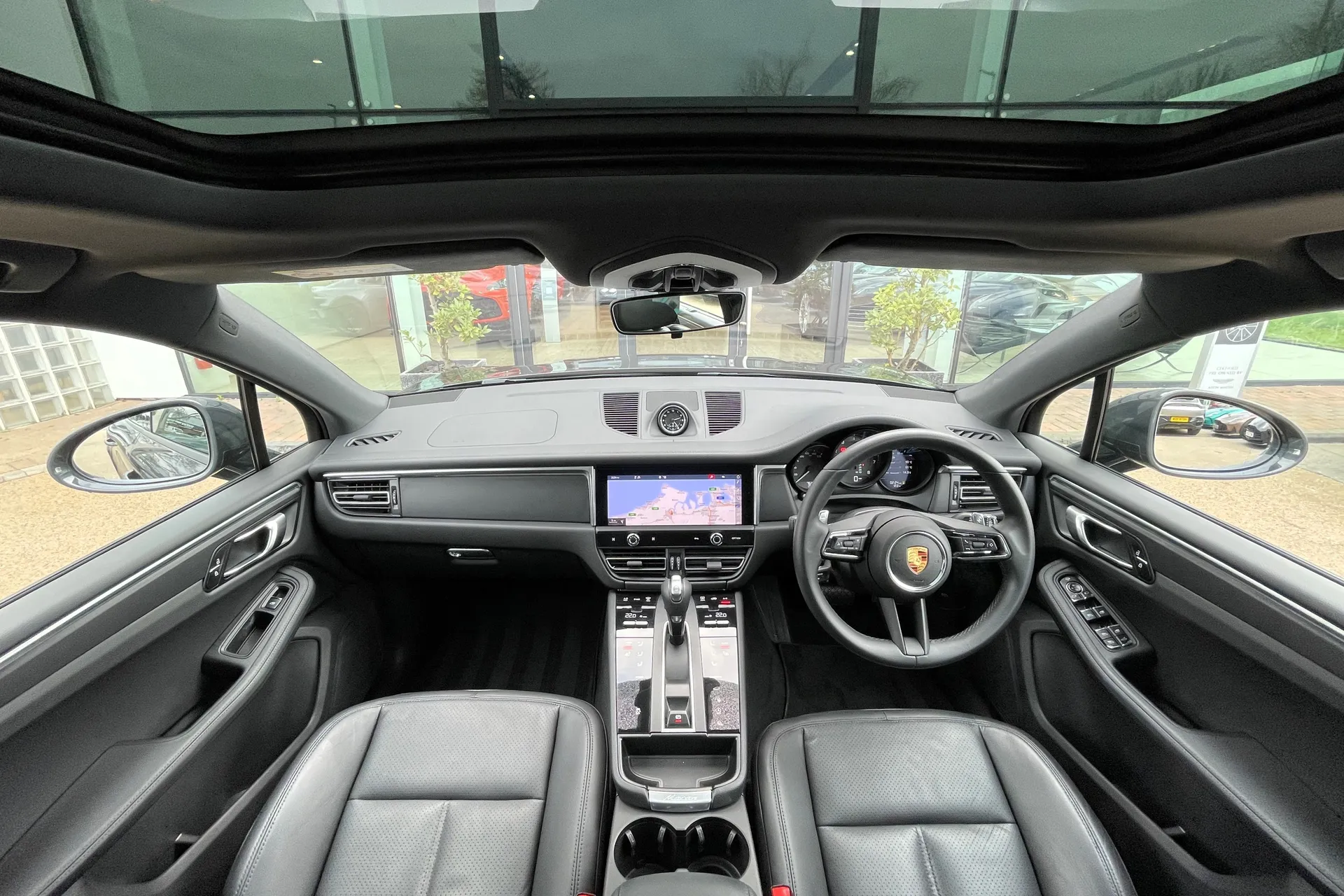 Porsche MACAN thumbnail image number 3