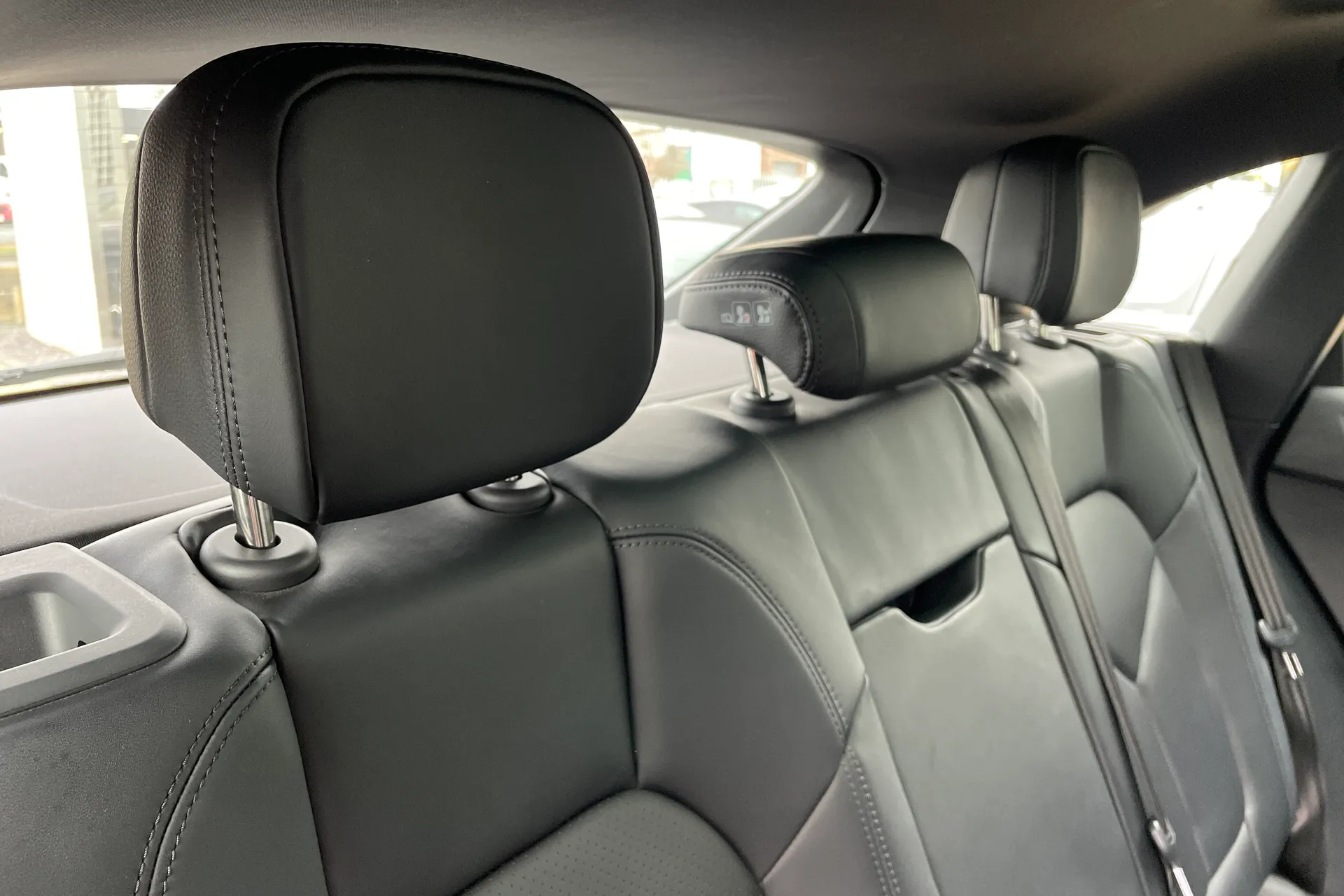 Porsche MACAN thumbnail image number 23