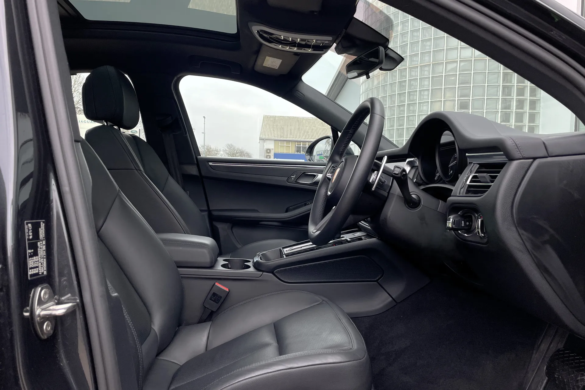 Porsche MACAN thumbnail image number 24