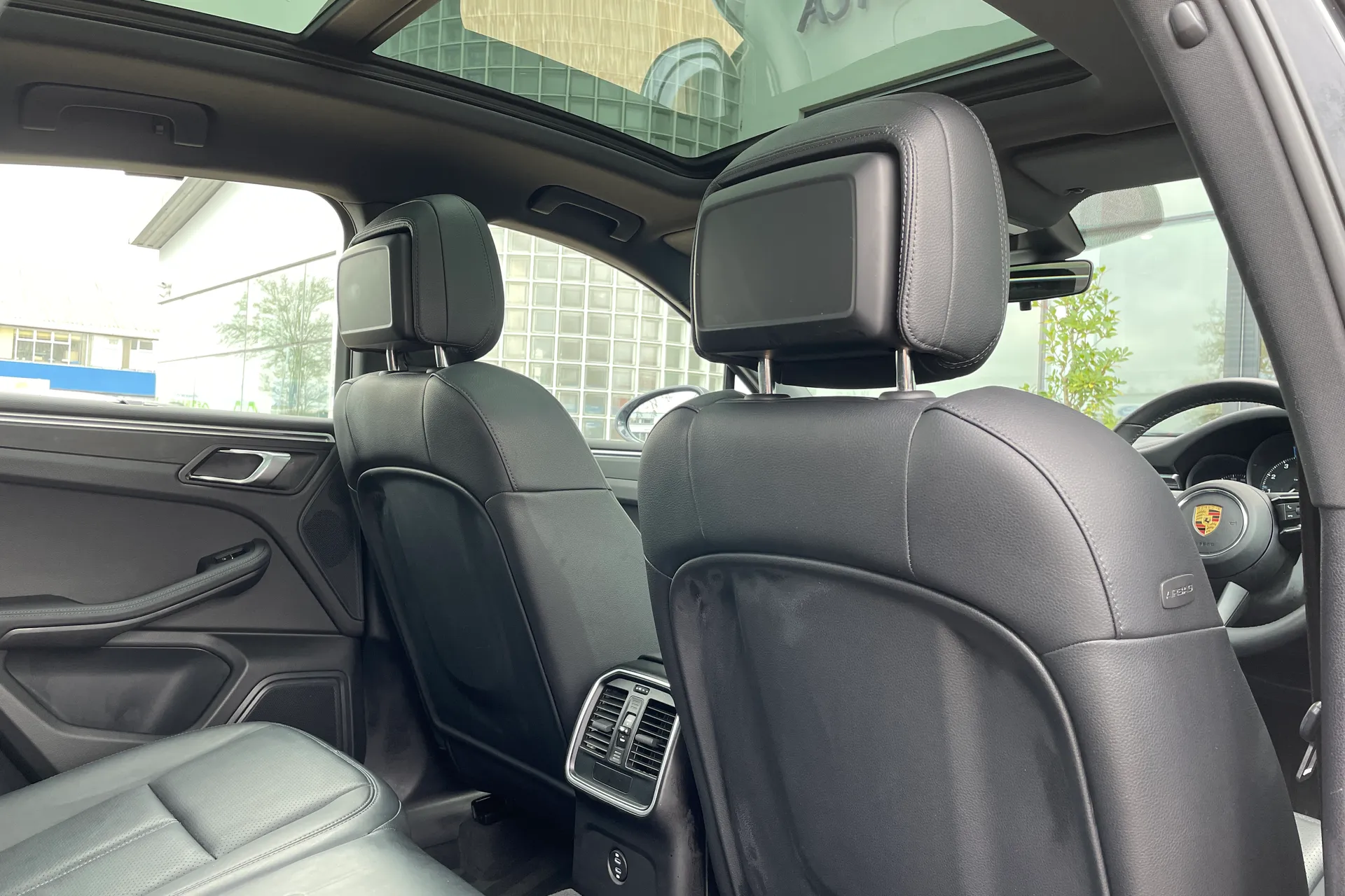 Porsche MACAN thumbnail image number 22