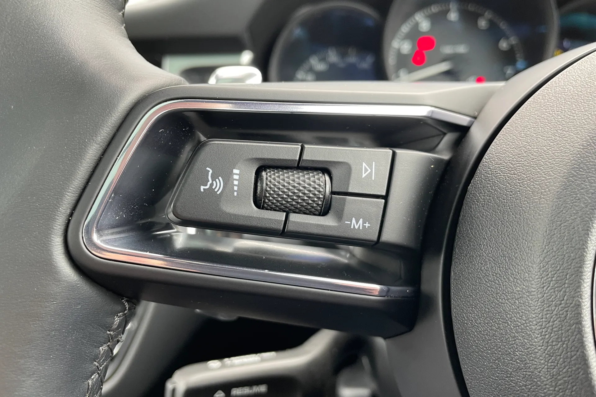 Porsche MACAN thumbnail image number 40