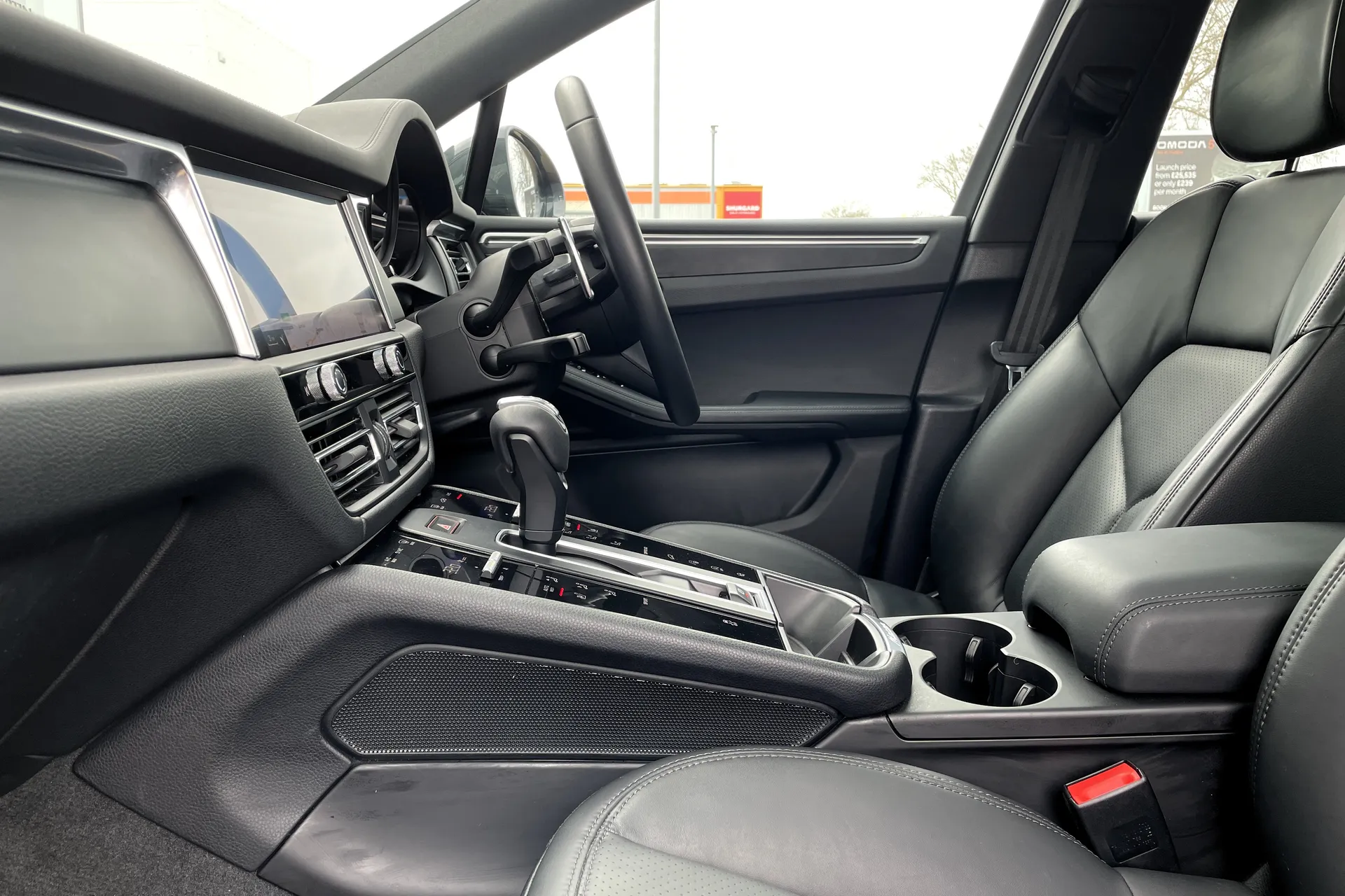 Porsche MACAN thumbnail image number 29