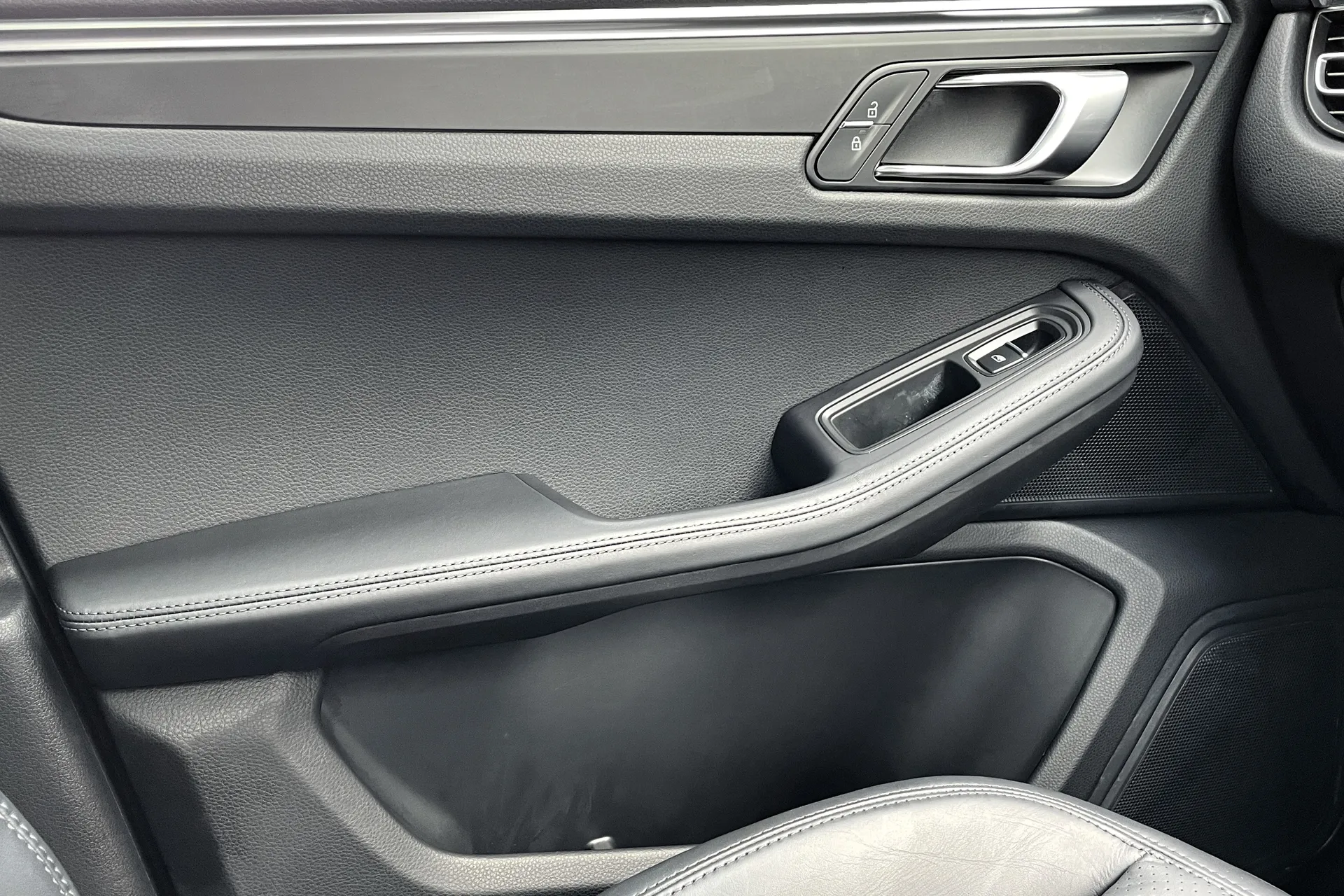 Porsche MACAN thumbnail image number 37