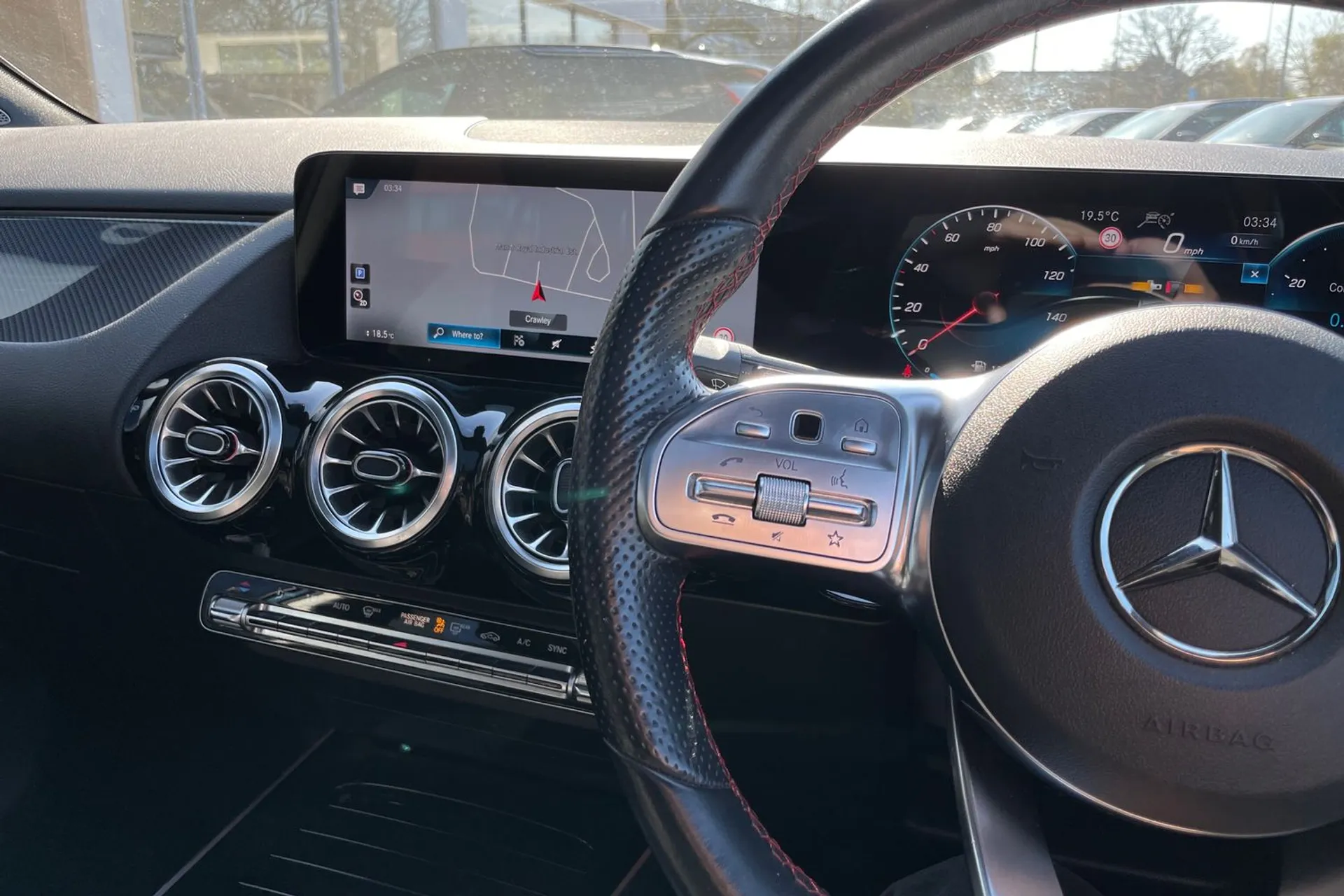 MERCEDES-BENZ GLA thumbnail image number 35