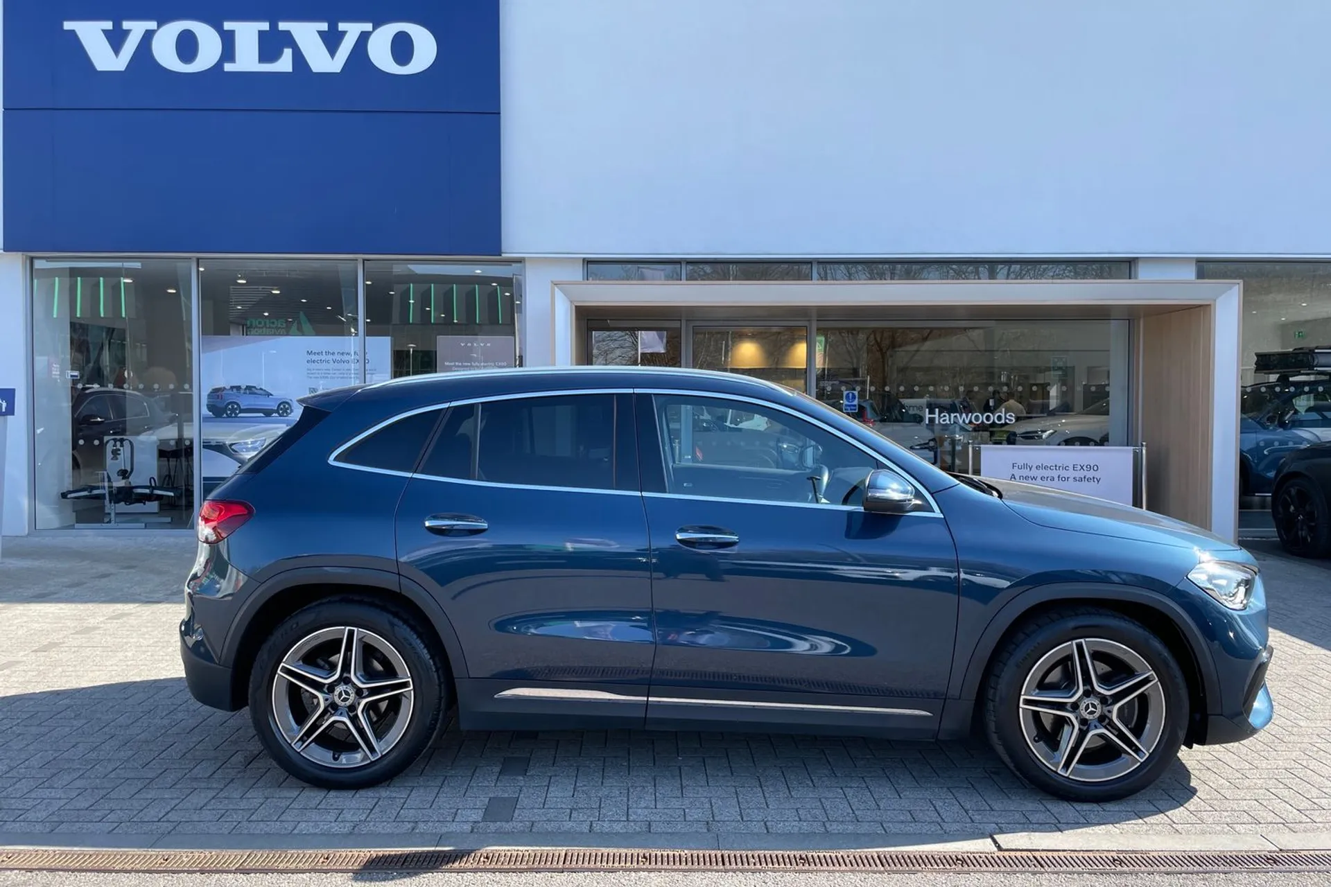 MERCEDES-BENZ GLA thumbnail image number 2