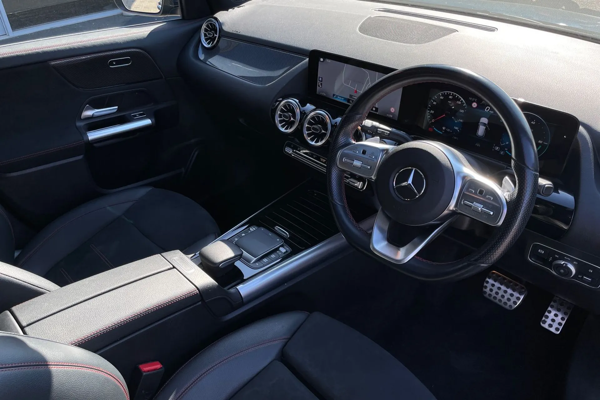 MERCEDES-BENZ GLA thumbnail image number 5