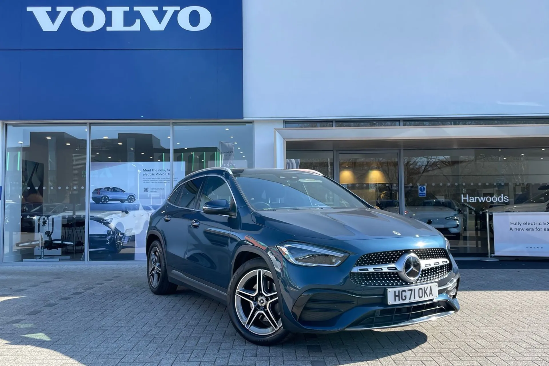 MERCEDES-BENZ GLA focused image