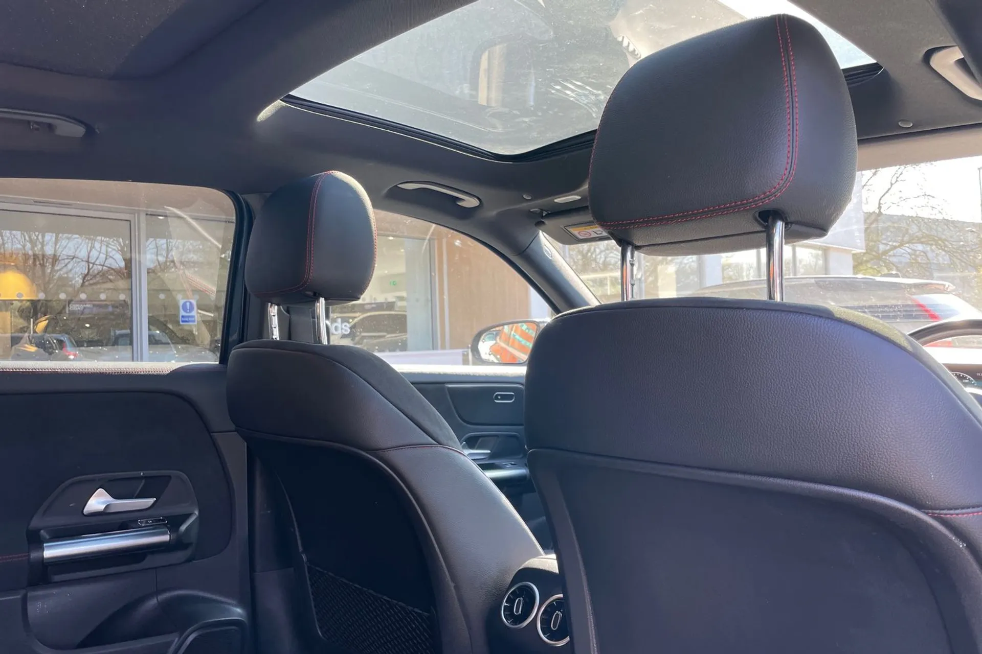 MERCEDES-BENZ GLA thumbnail image number 23