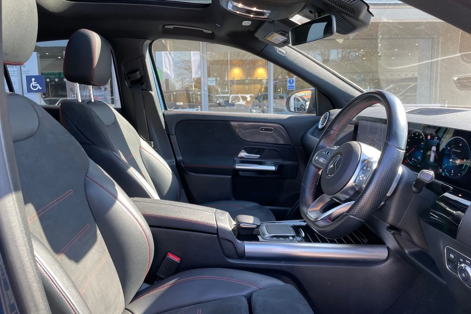 MERCEDES-BENZ GLA thumbnail image number 25