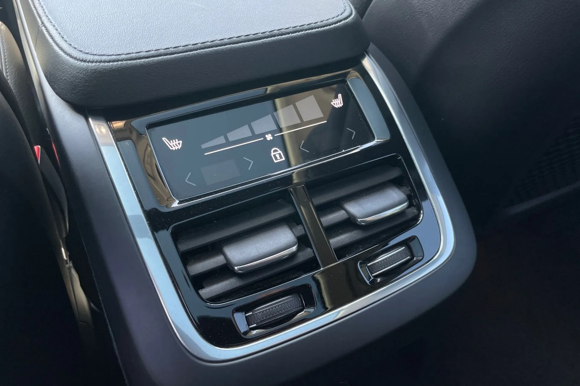 Volvo XC90 thumbnail image number 32