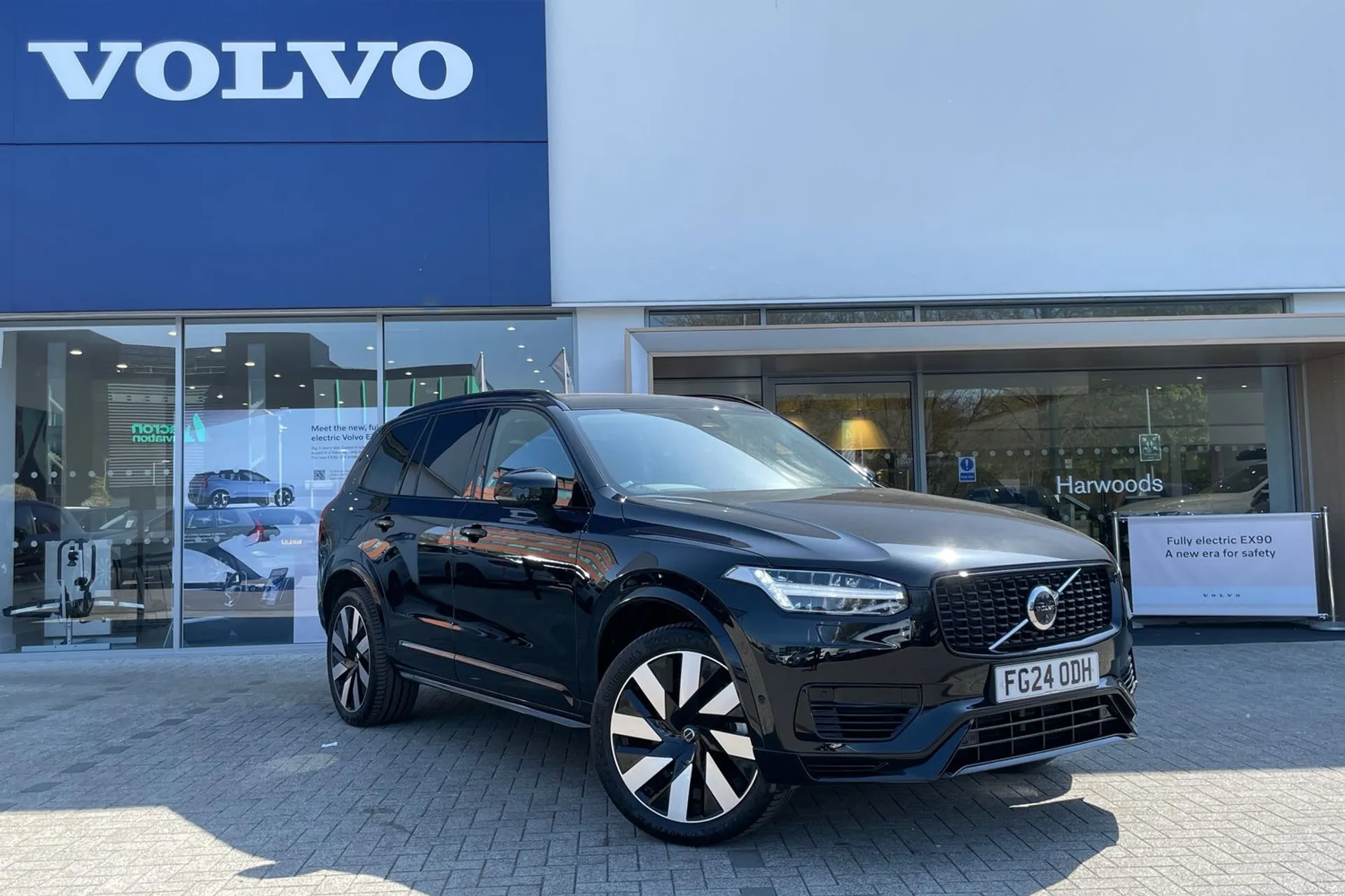 Volvo XC90 focused image