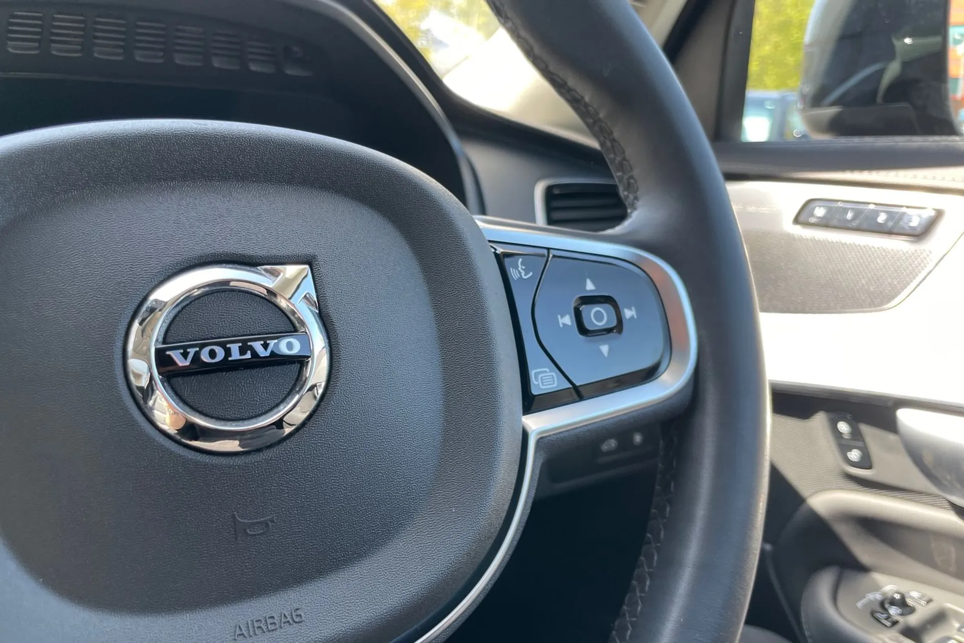 Volvo XC90 thumbnail image number 38
