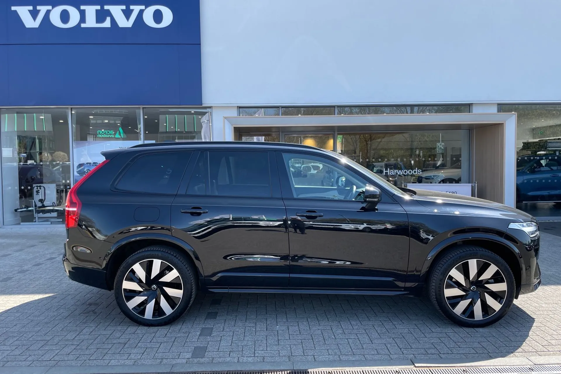Volvo XC90 thumbnail image number 2