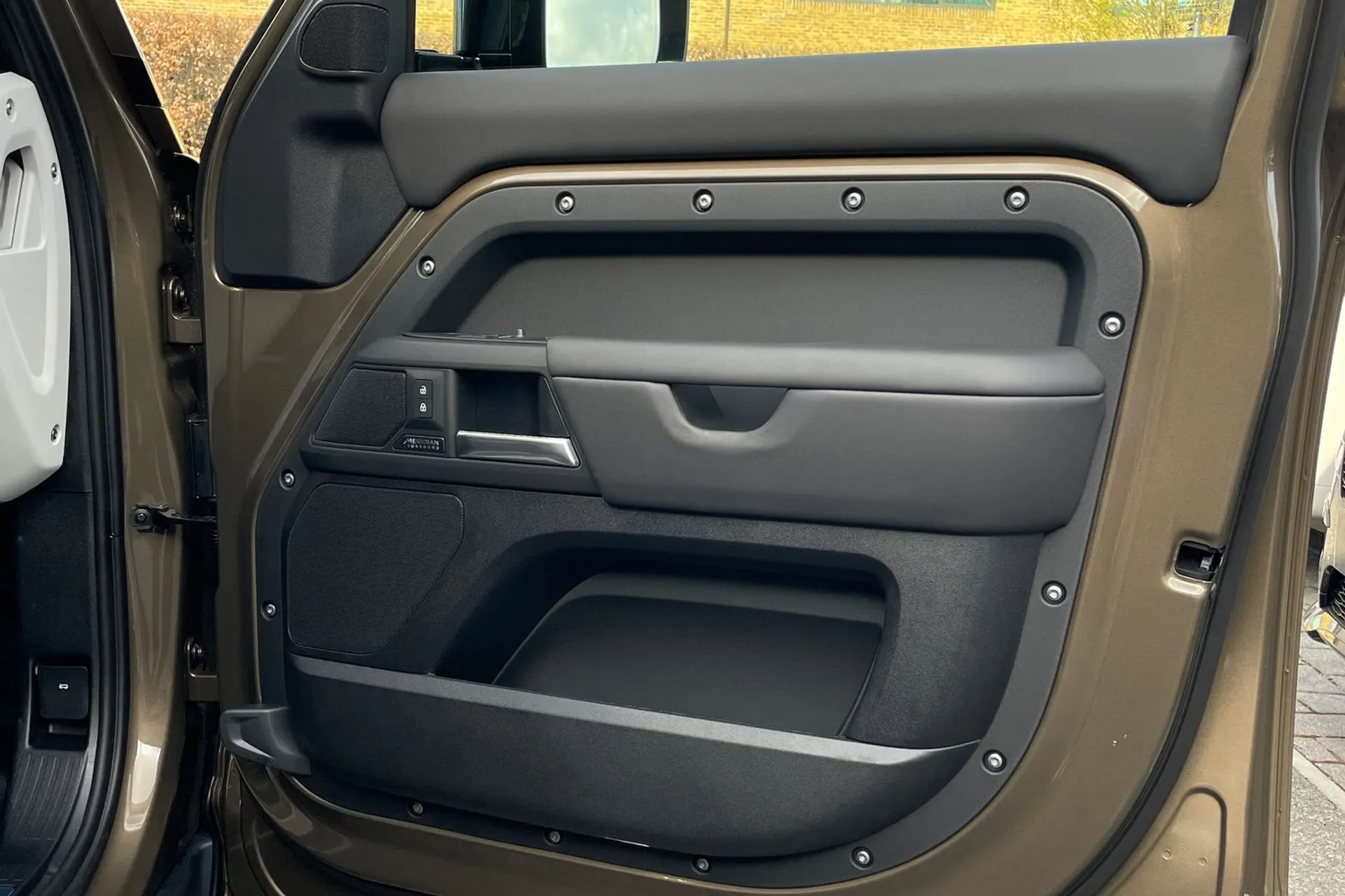 LAND ROVER Defender 110 thumbnail image number 45