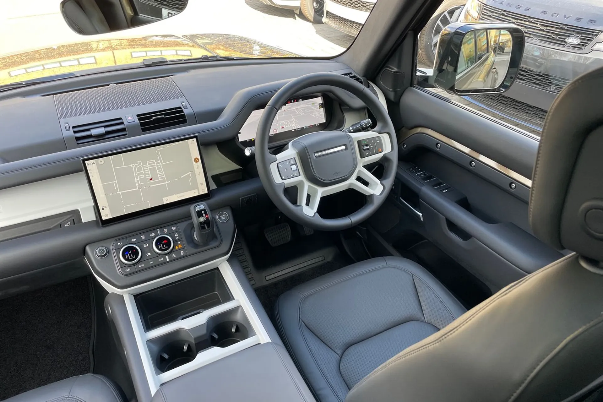 LAND ROVER Defender 110 thumbnail image number 21