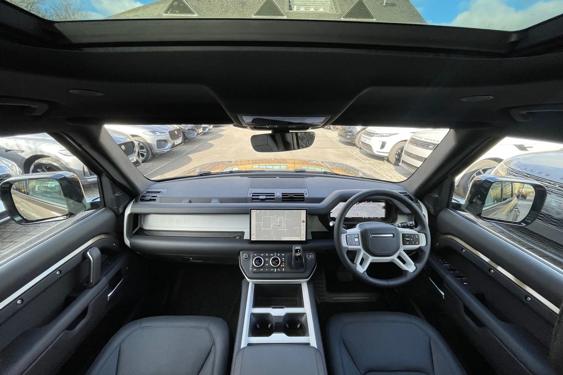 LAND ROVER Defender 110 thumbnail image number 3