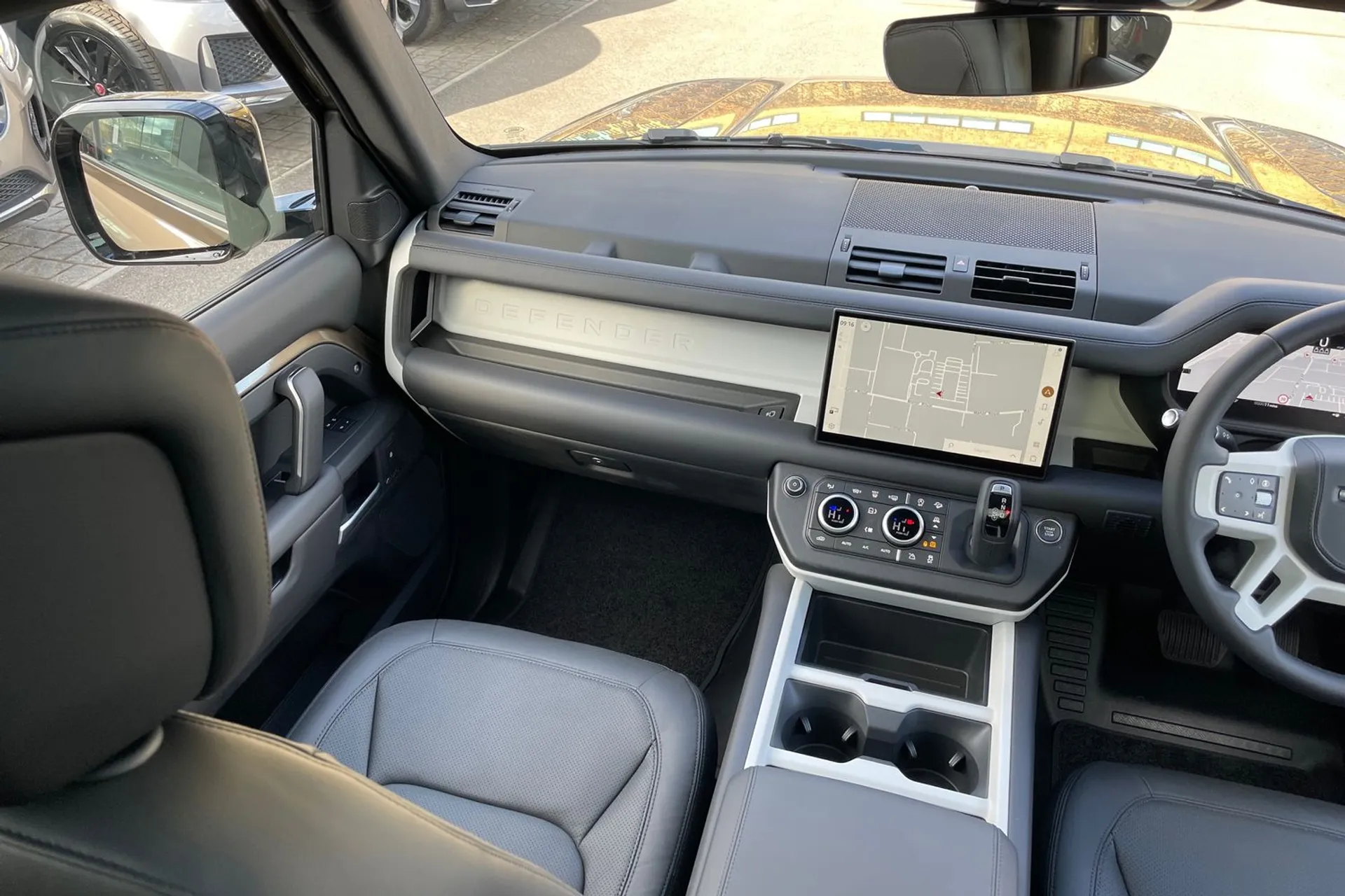 LAND ROVER Defender 110 thumbnail image number 18