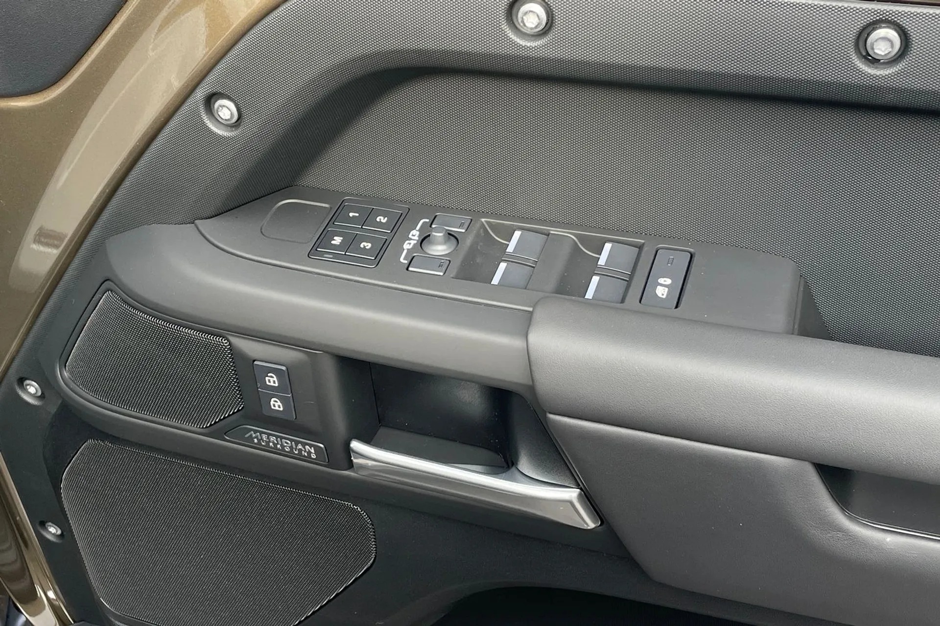 LAND ROVER Defender 110 thumbnail image number 46