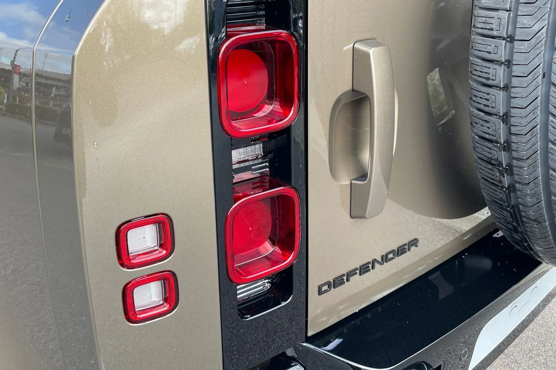 LAND ROVER Defender 110 thumbnail image number 50