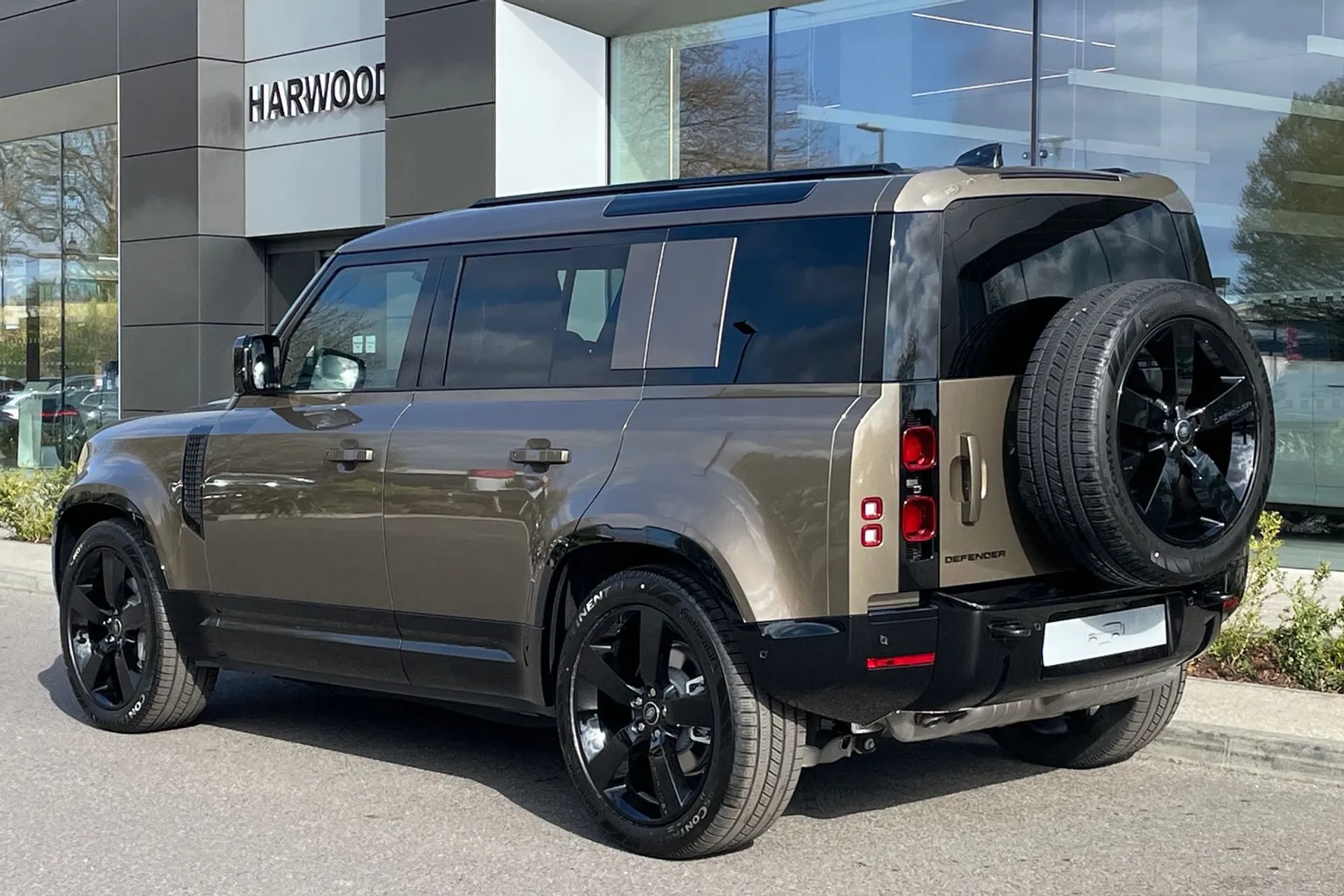 LAND ROVER Defender 110 thumbnail image number 14