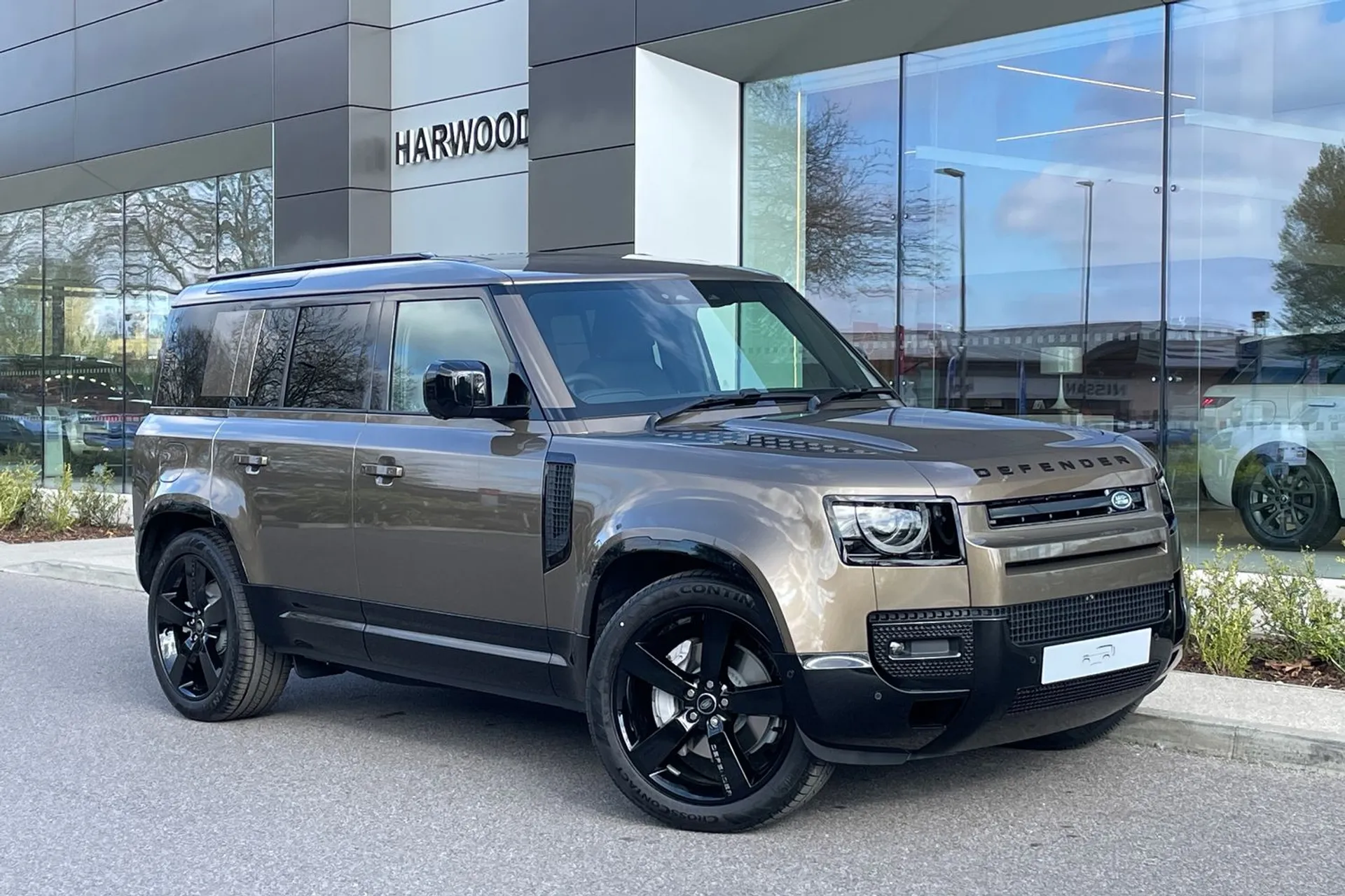 LAND ROVER Defender 110 focused image
