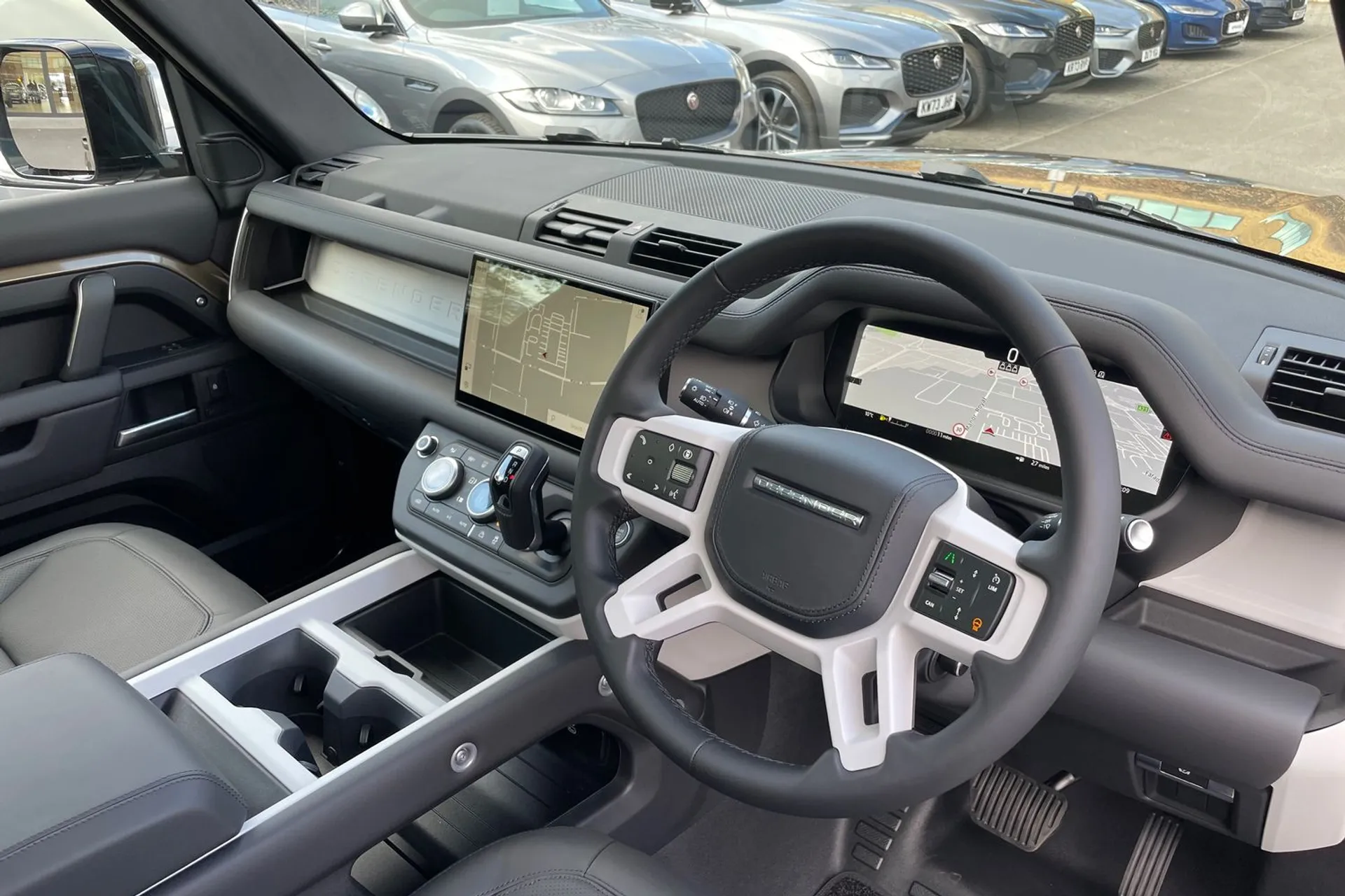 LAND ROVER Defender 110 thumbnail image number 35