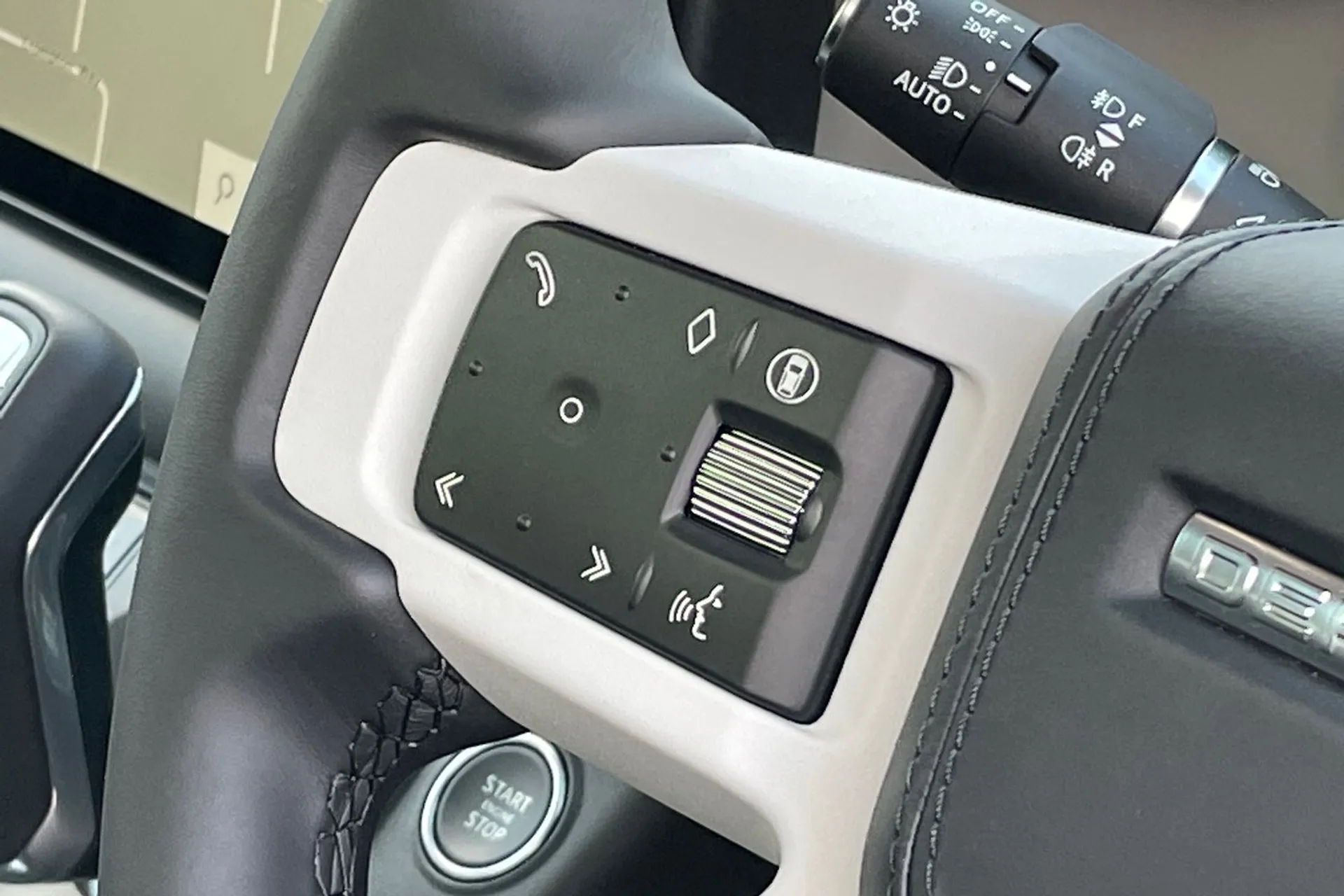 LAND ROVER Defender 110 thumbnail image number 39