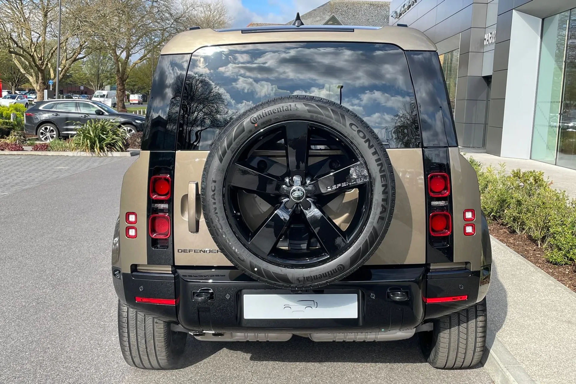 LAND ROVER Defender 110 thumbnail image number 13
