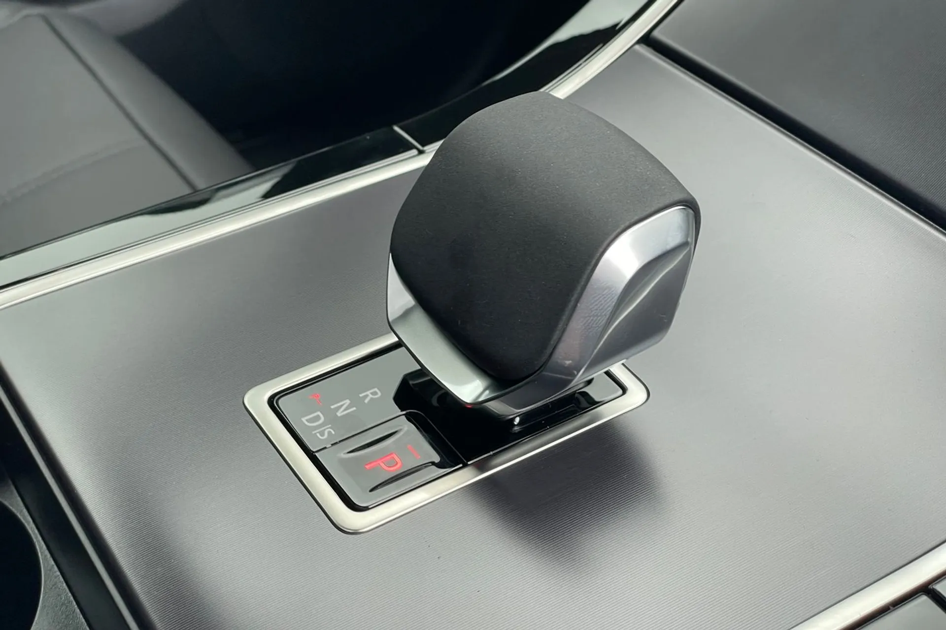 LAND ROVER RANGE ROVER VELAR thumbnail image number 20