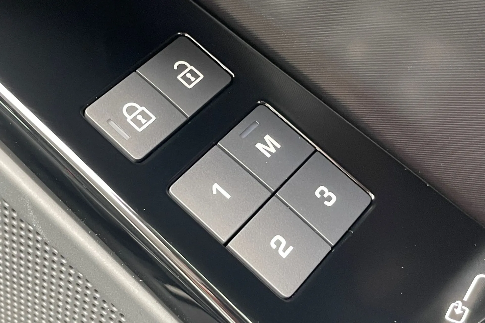 LAND ROVER RANGE ROVER VELAR thumbnail image number 54