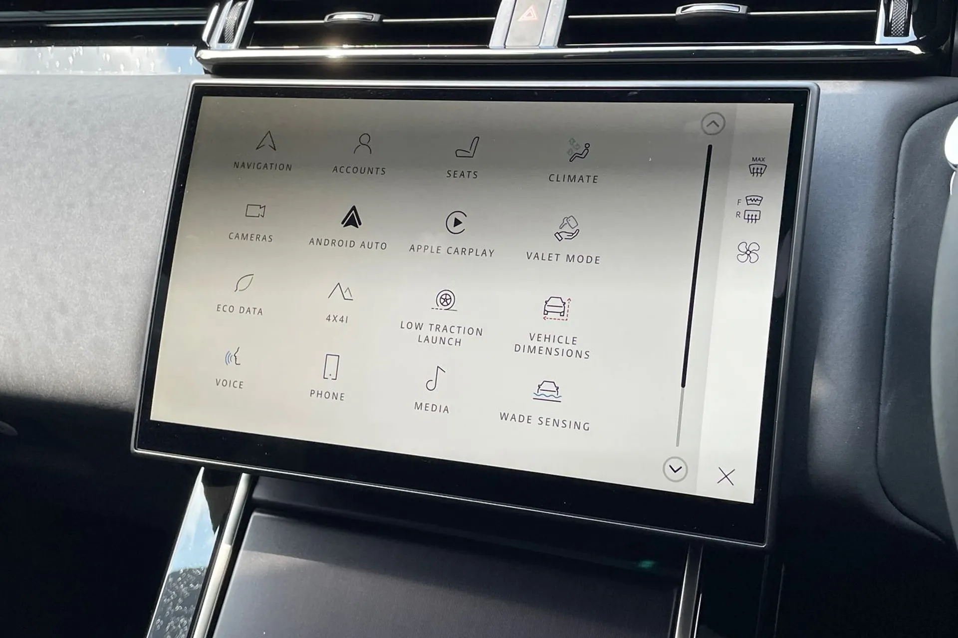 LAND ROVER RANGE ROVER VELAR thumbnail image number 49