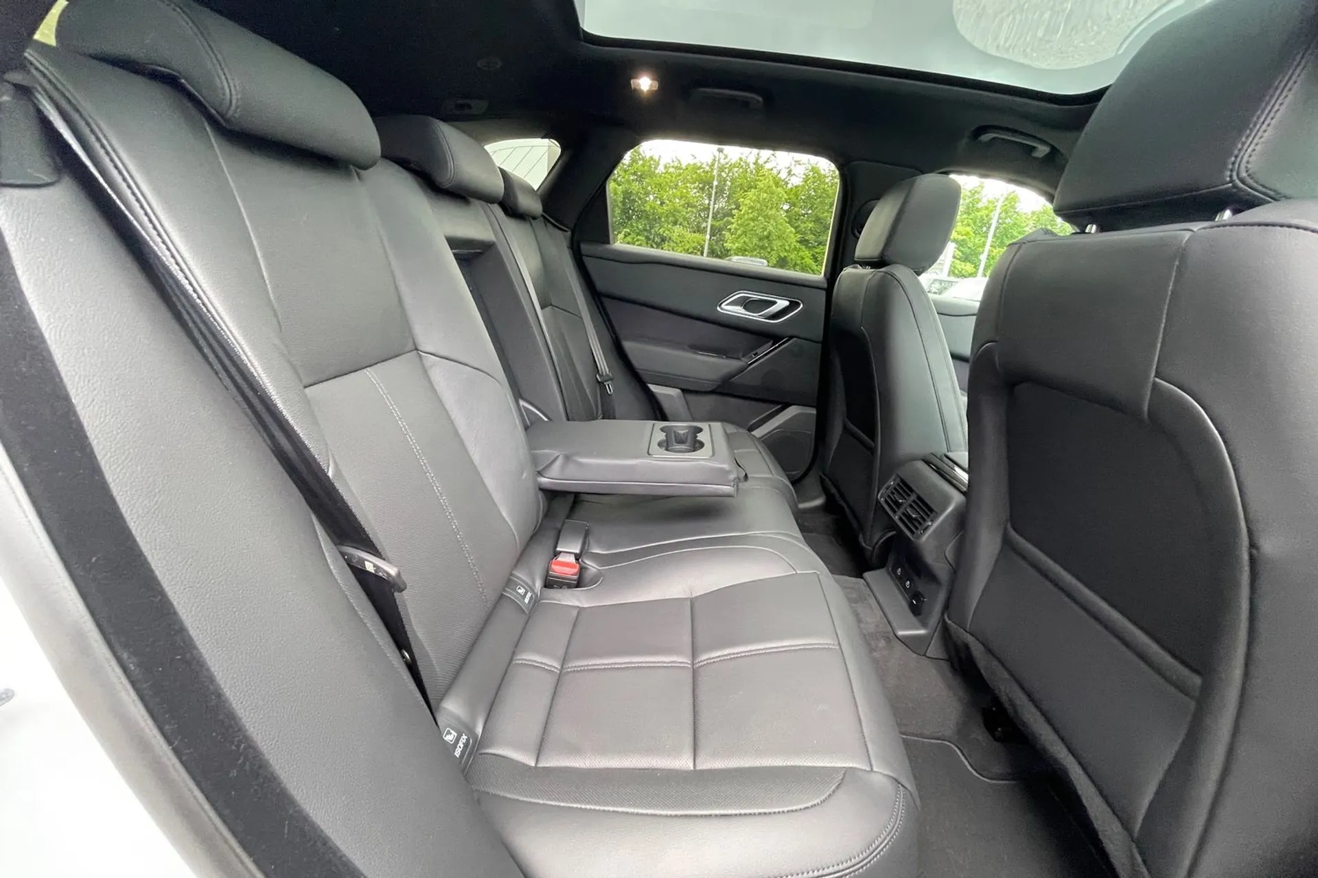 LAND ROVER RANGE ROVER VELAR thumbnail image number 42