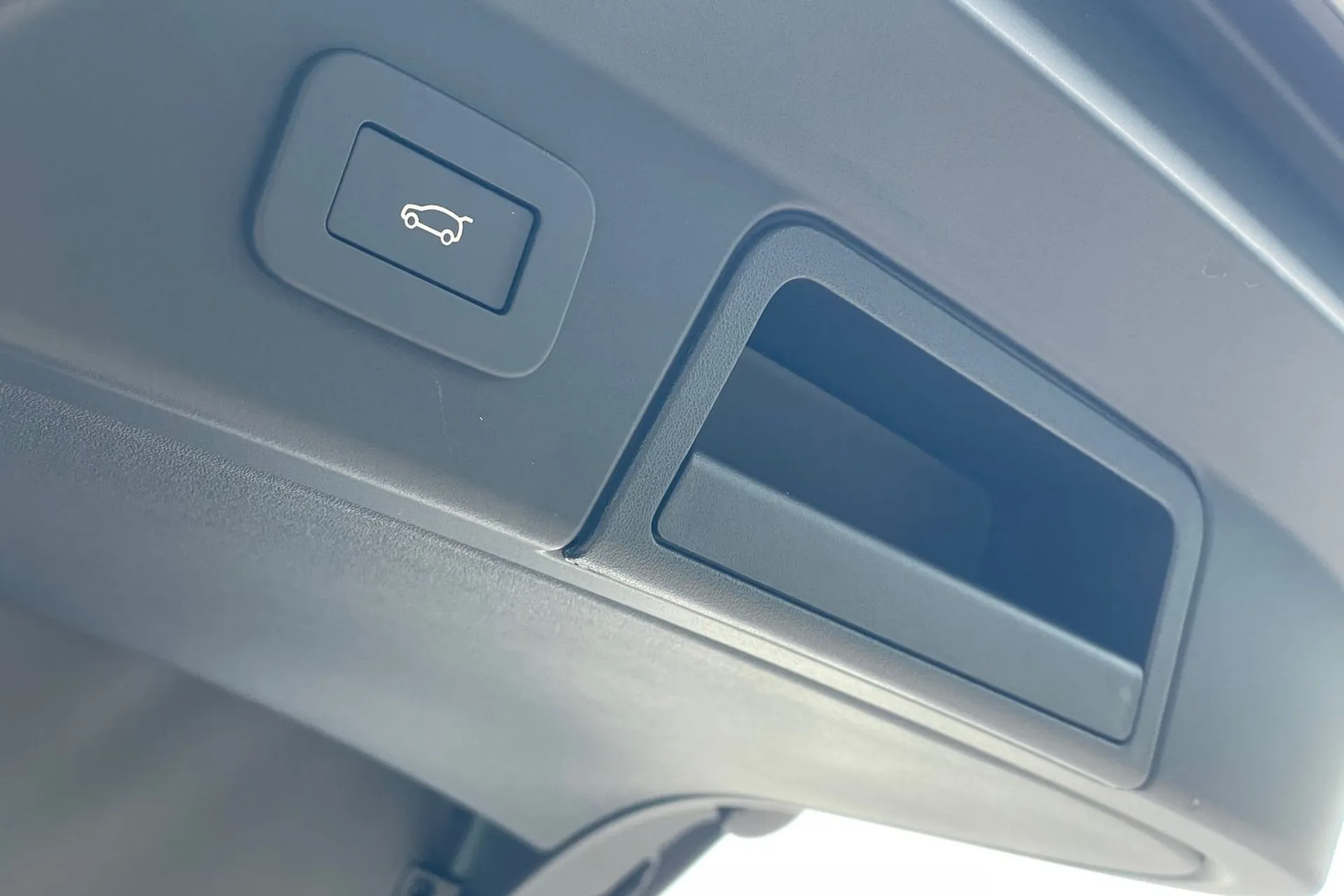 LAND ROVER RANGE ROVER VELAR thumbnail image number 43