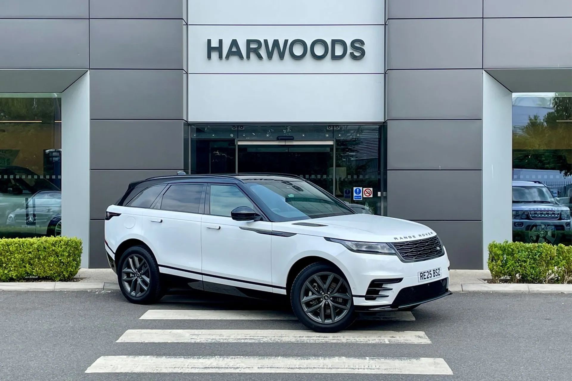 LAND ROVER RANGE ROVER VELAR focused image