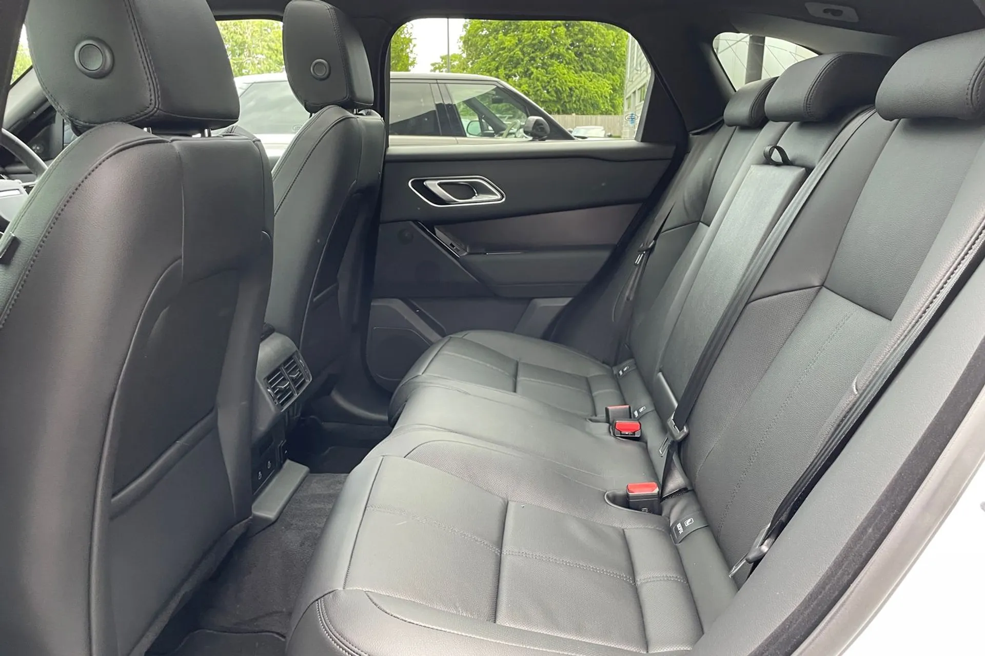 LAND ROVER RANGE ROVER VELAR thumbnail image number 51