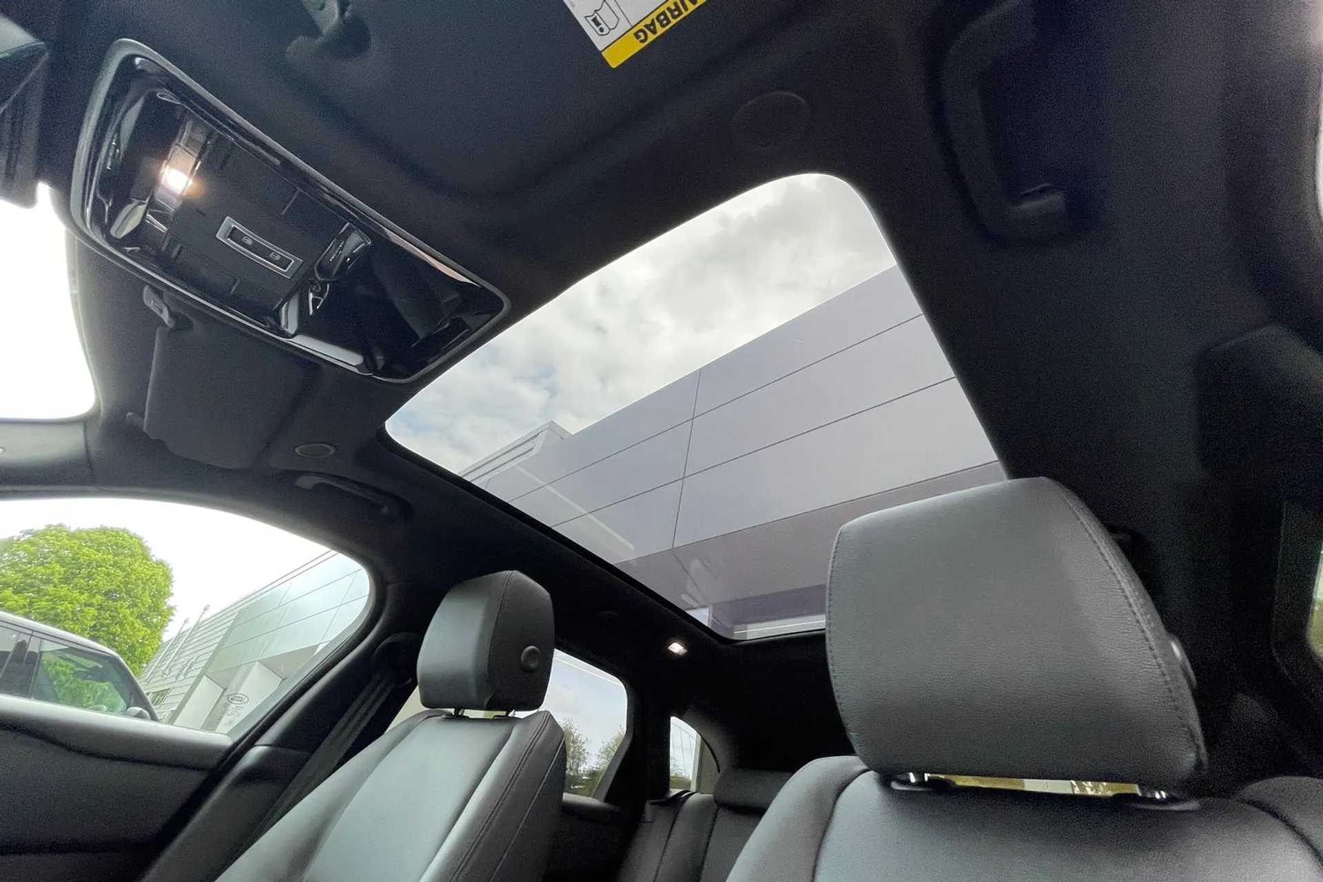 LAND ROVER RANGE ROVER VELAR thumbnail image number 5