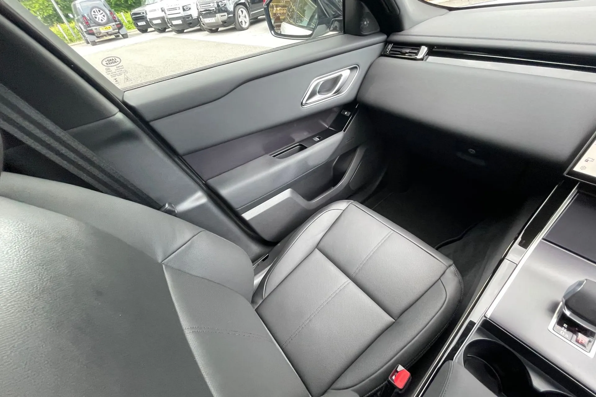 LAND ROVER RANGE ROVER VELAR thumbnail image number 13