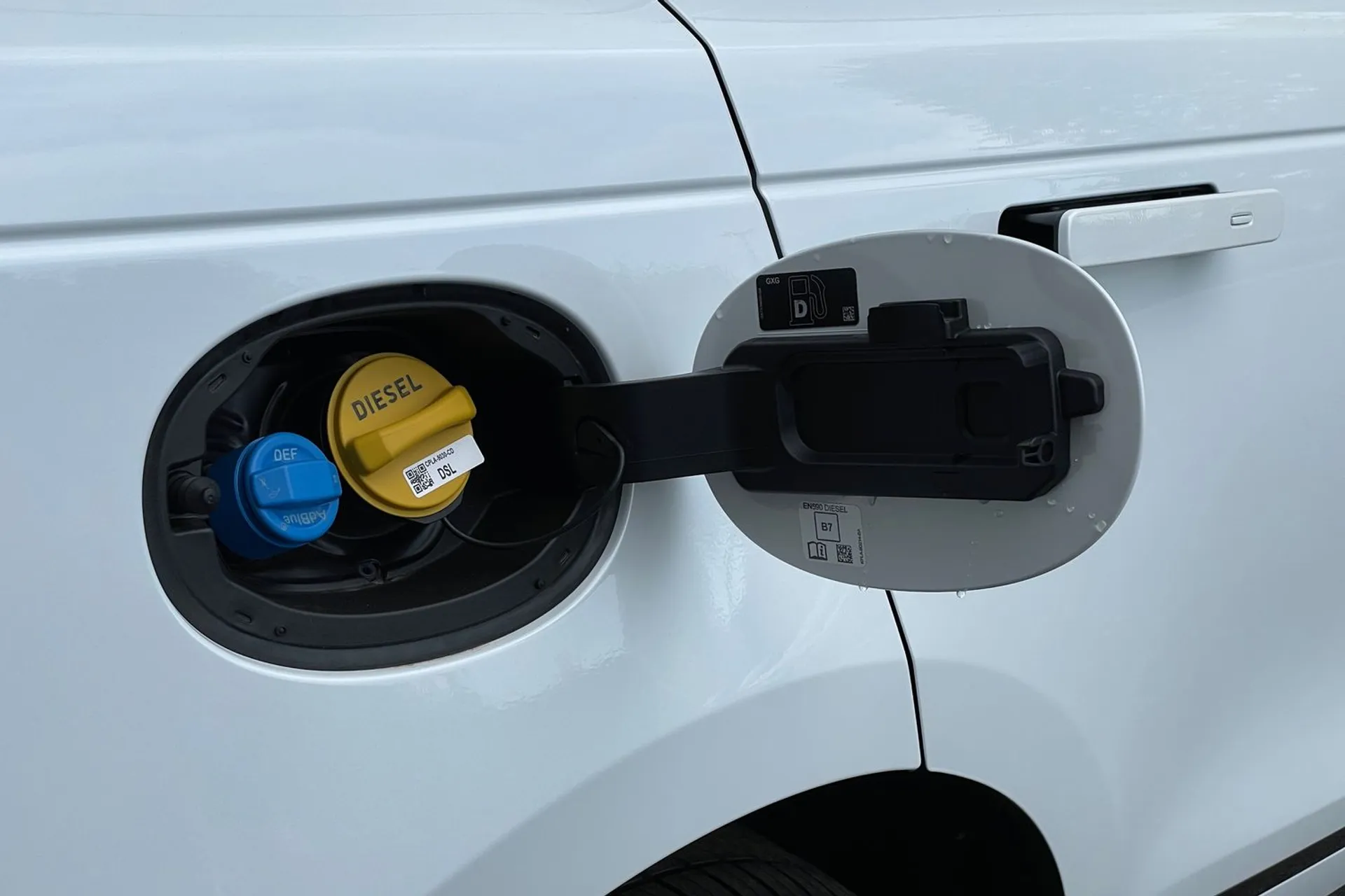 LAND ROVER RANGE ROVER VELAR thumbnail image number 40