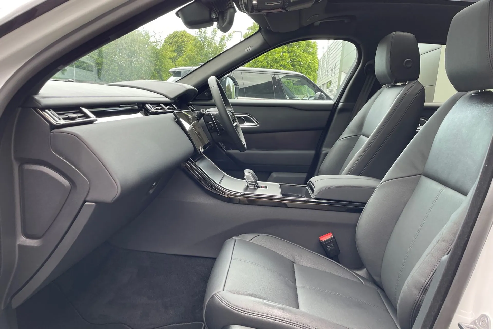 LAND ROVER RANGE ROVER VELAR thumbnail image number 10