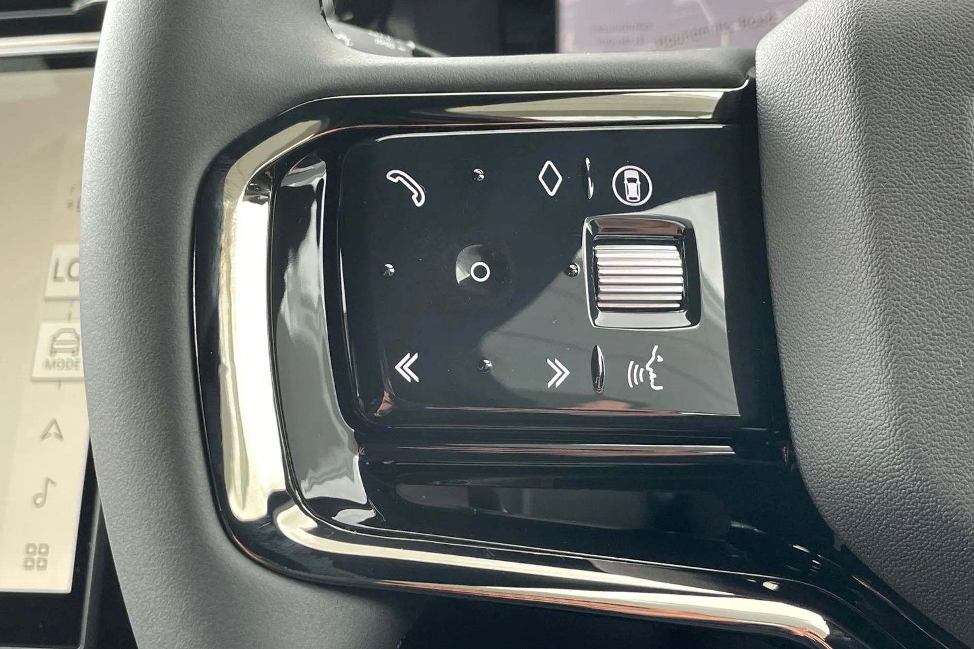 LAND ROVER RANGE ROVER VELAR thumbnail image number 26