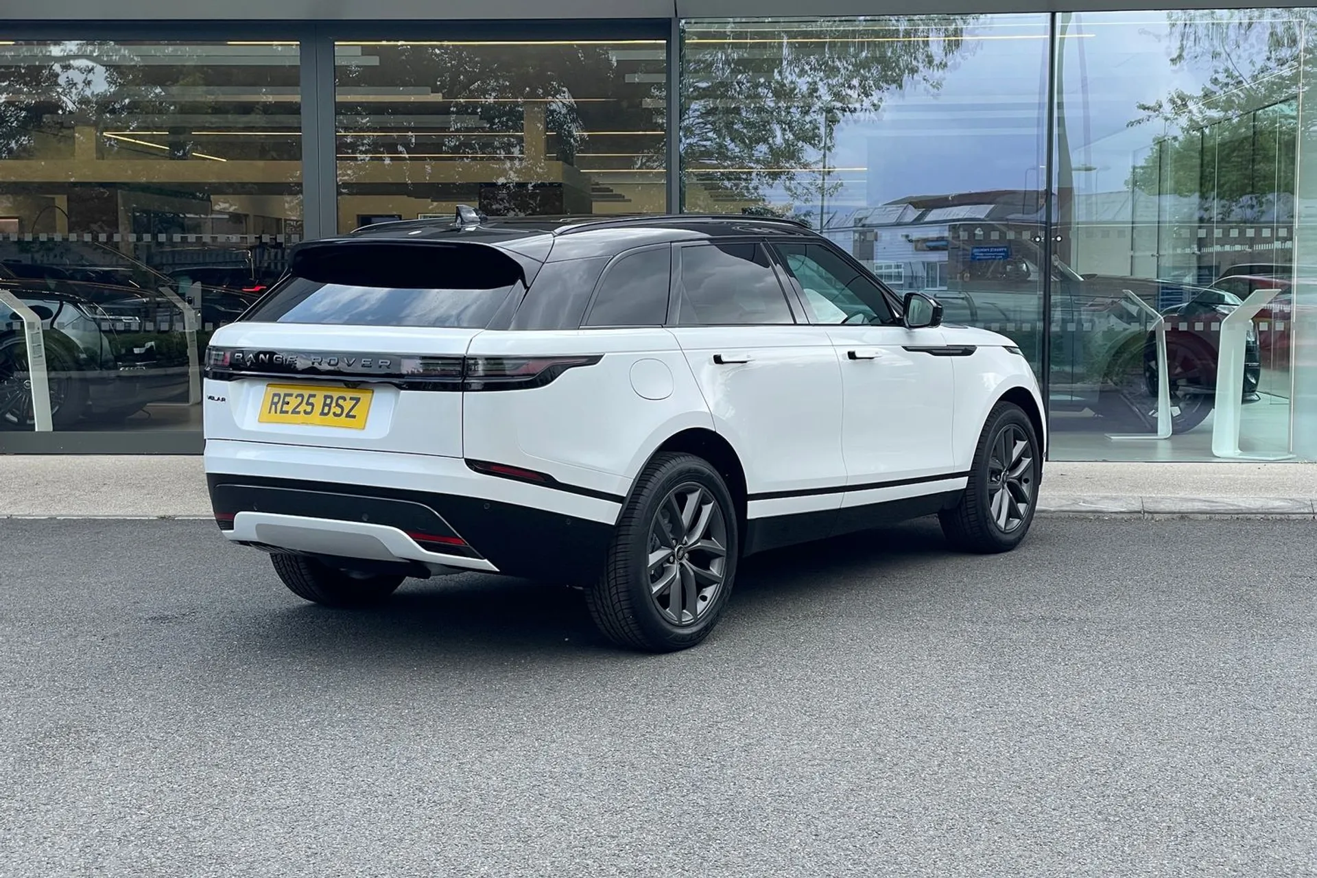 LAND ROVER RANGE ROVER VELAR thumbnail image number 7