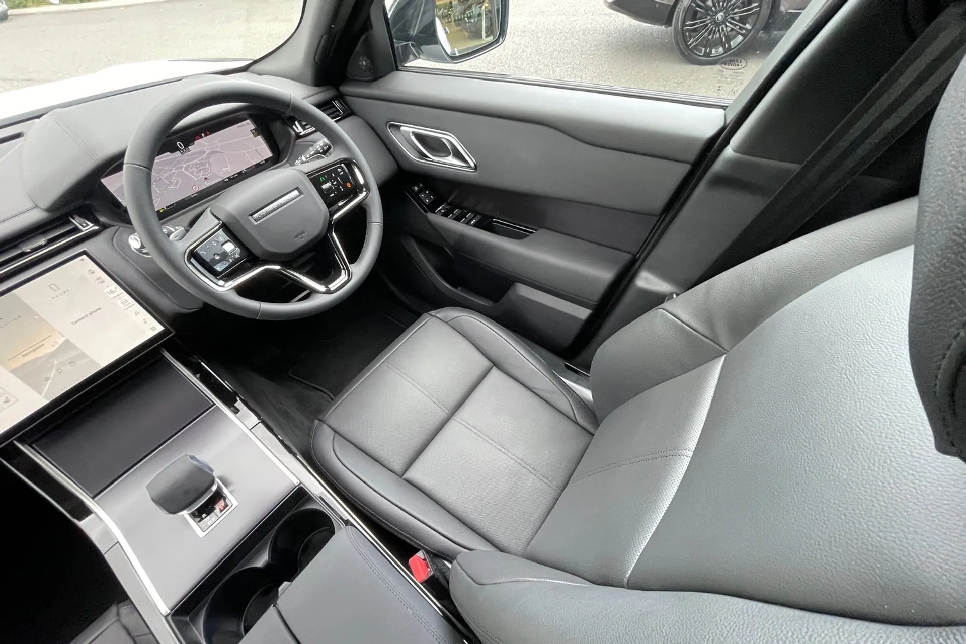 LAND ROVER RANGE ROVER VELAR thumbnail image number 14