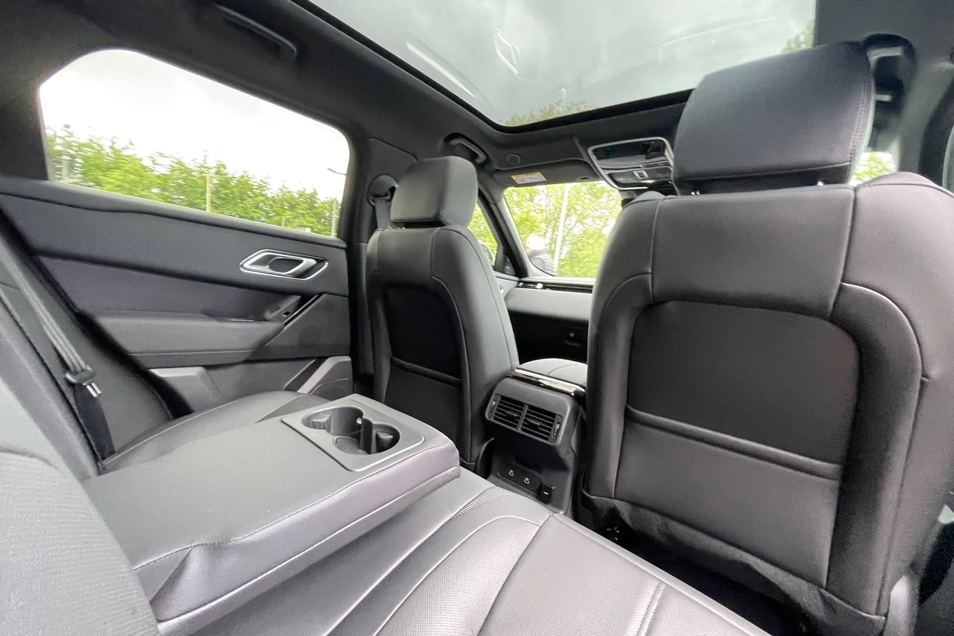 LAND ROVER RANGE ROVER VELAR thumbnail image number 44