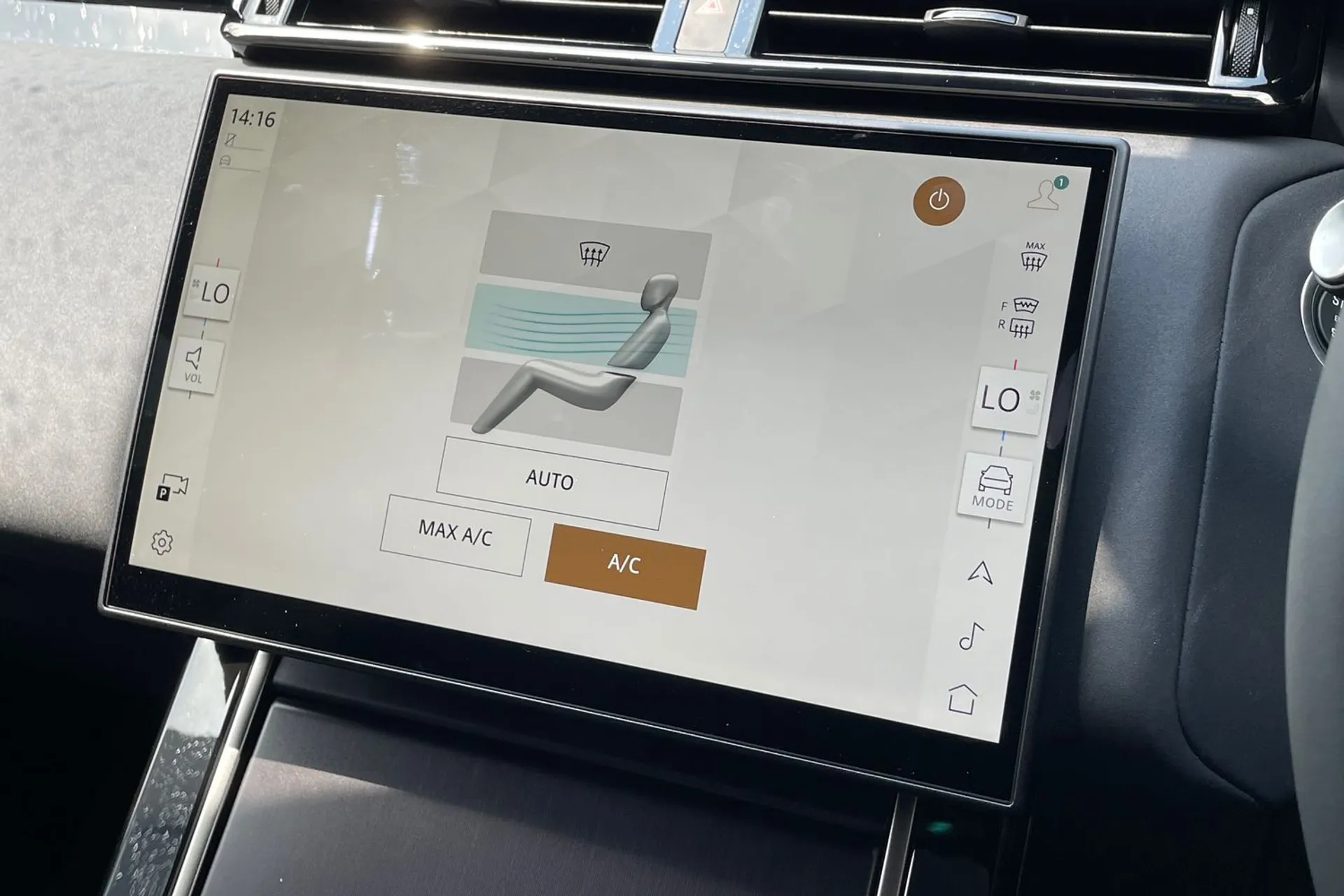 LAND ROVER RANGE ROVER VELAR thumbnail image number 17