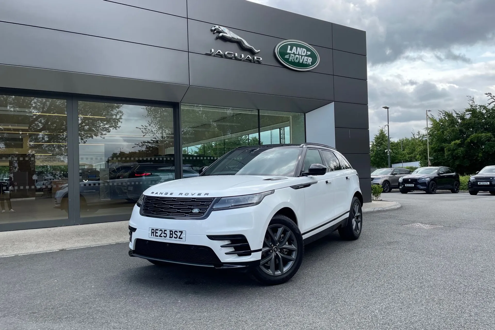 LAND ROVER RANGE ROVER VELAR thumbnail image number 29