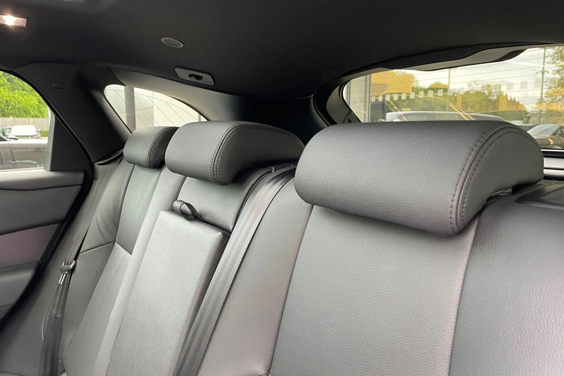 LAND ROVER RANGE ROVER VELAR thumbnail image number 52