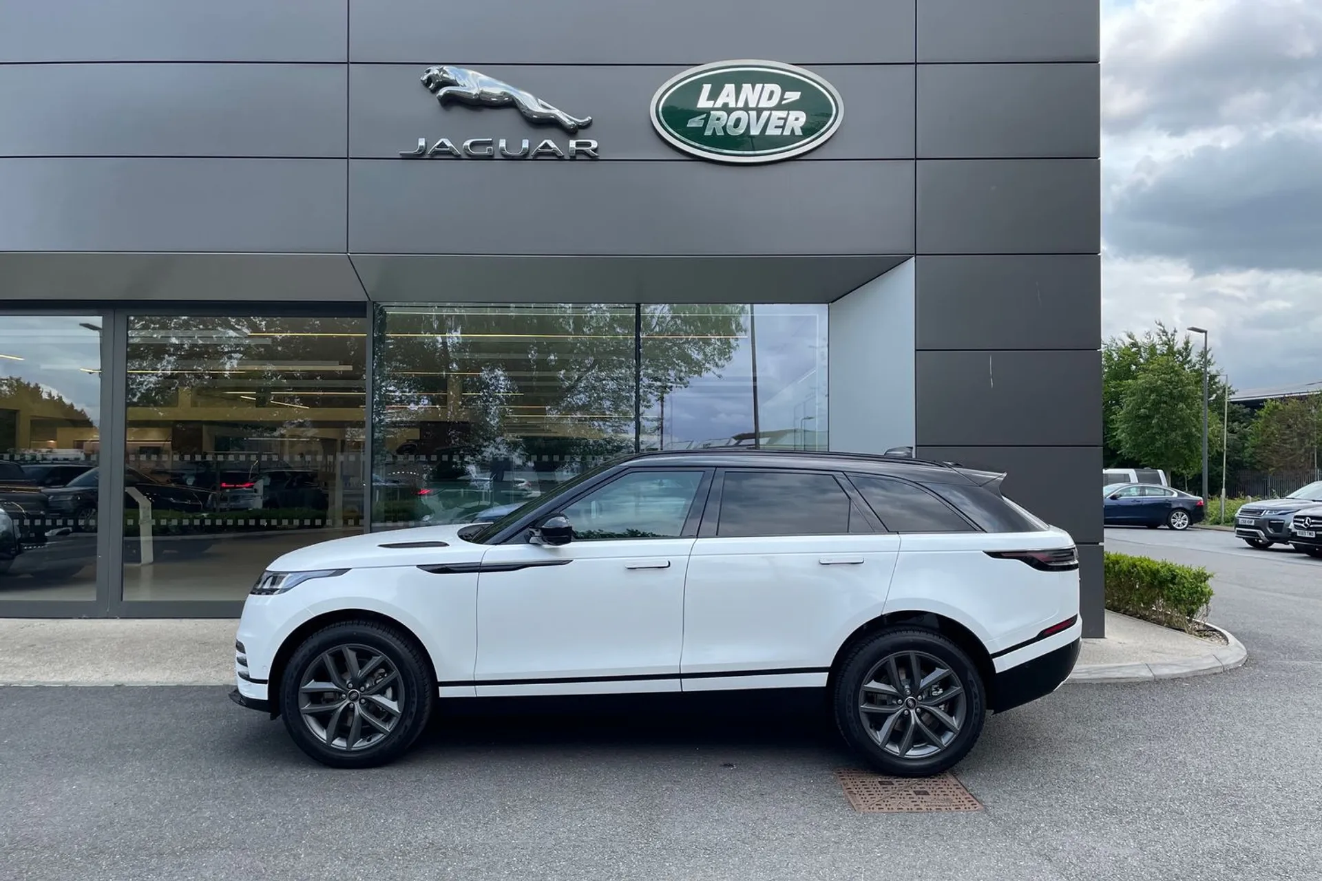 LAND ROVER RANGE ROVER VELAR thumbnail image number 27