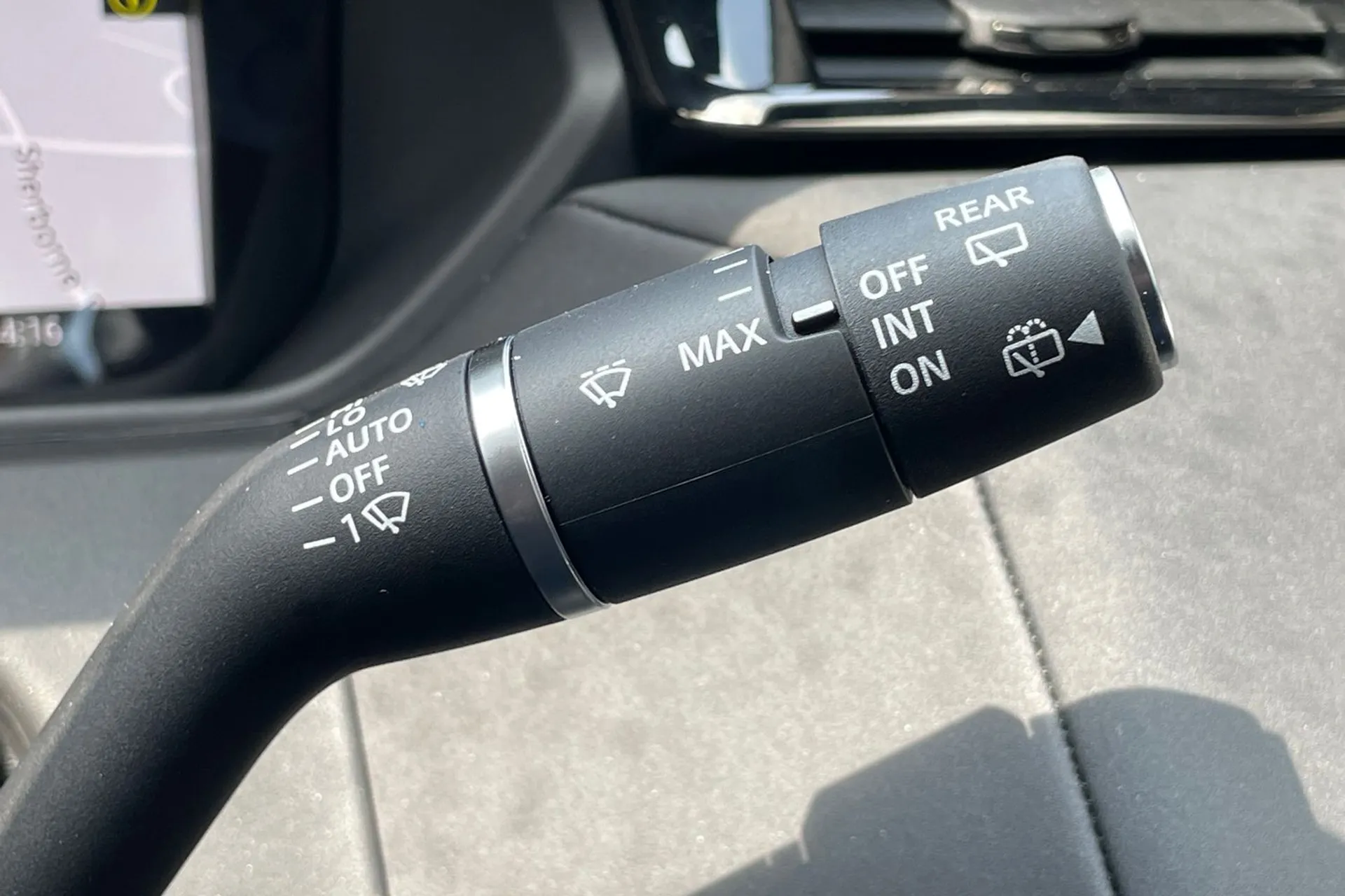 LAND ROVER RANGE ROVER VELAR thumbnail image number 60