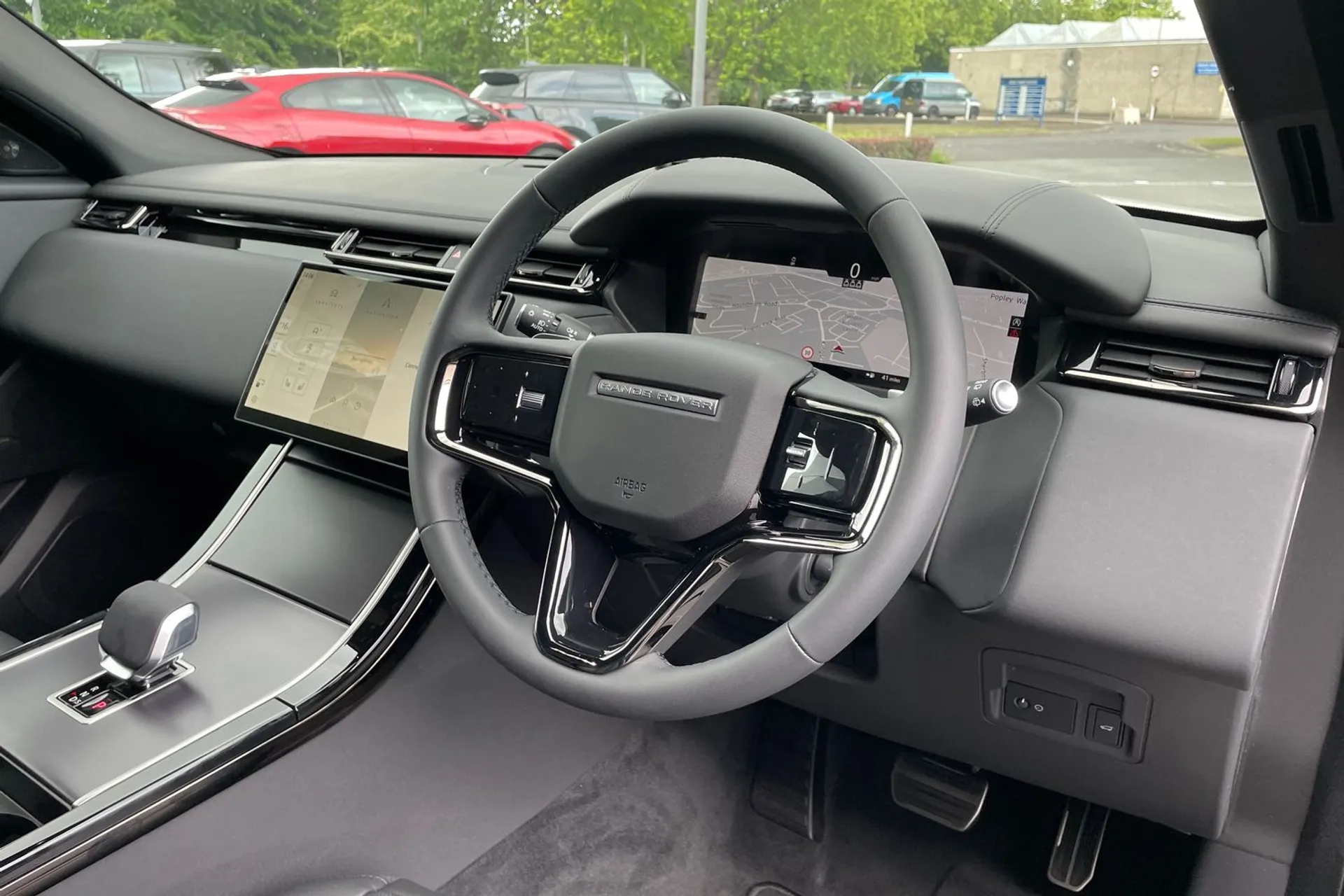 LAND ROVER RANGE ROVER VELAR thumbnail image number 32